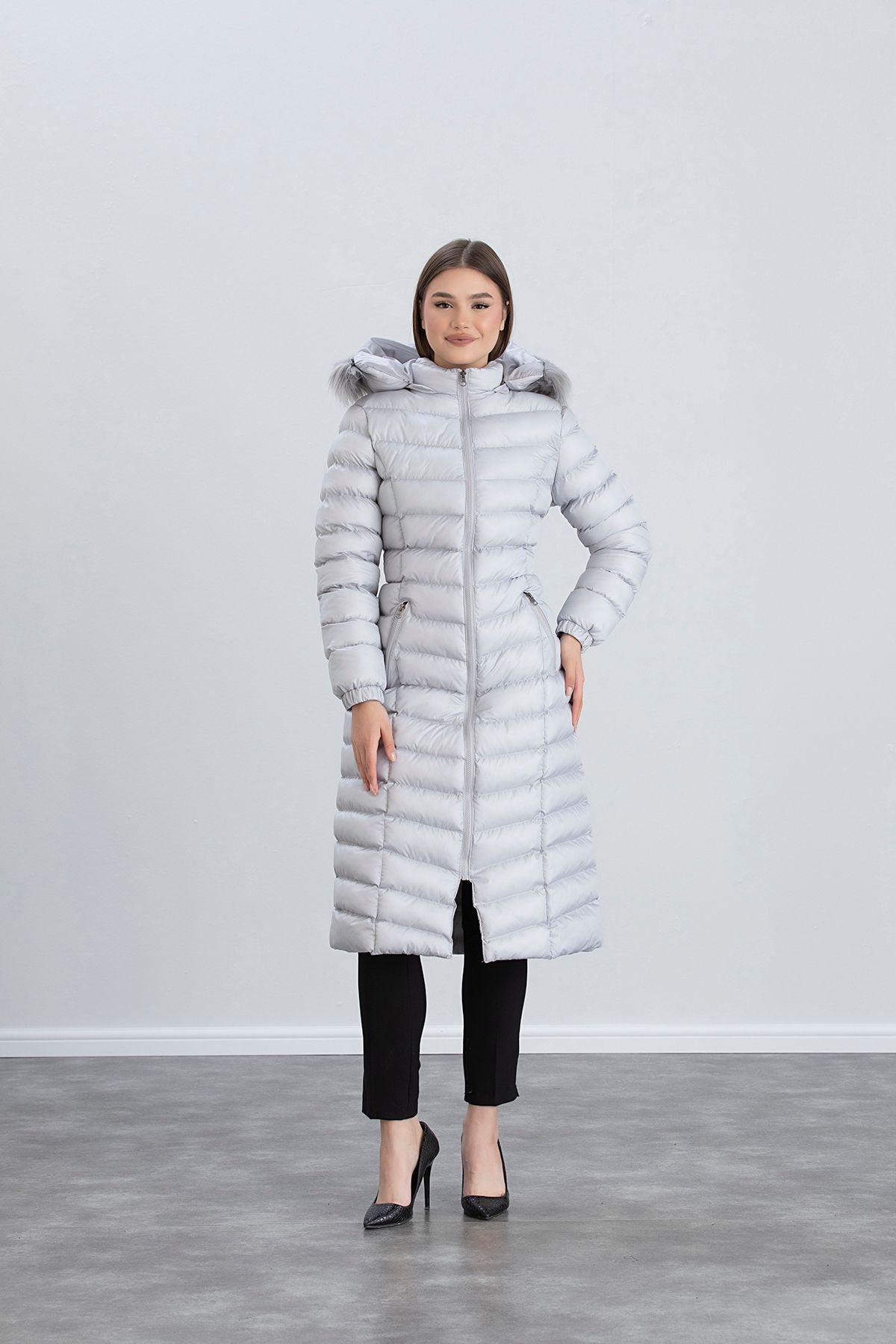 Kadın Füme Uzun Şişme Mont Kapşonlu Kürklü - gri
