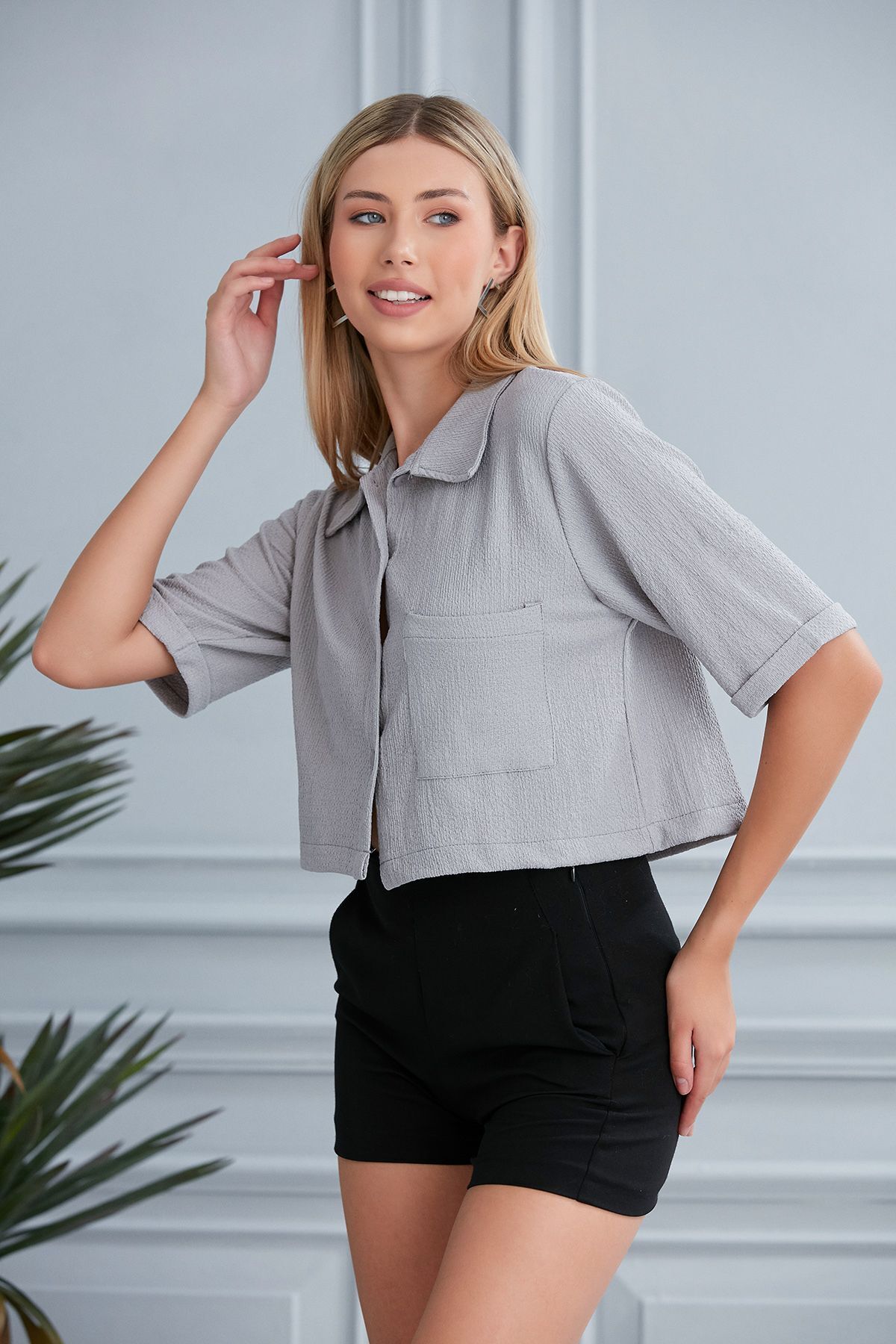 Kadın Beyaz Crop Bürümcük Kumaş Düğmeli Cepli Gömlek - gri