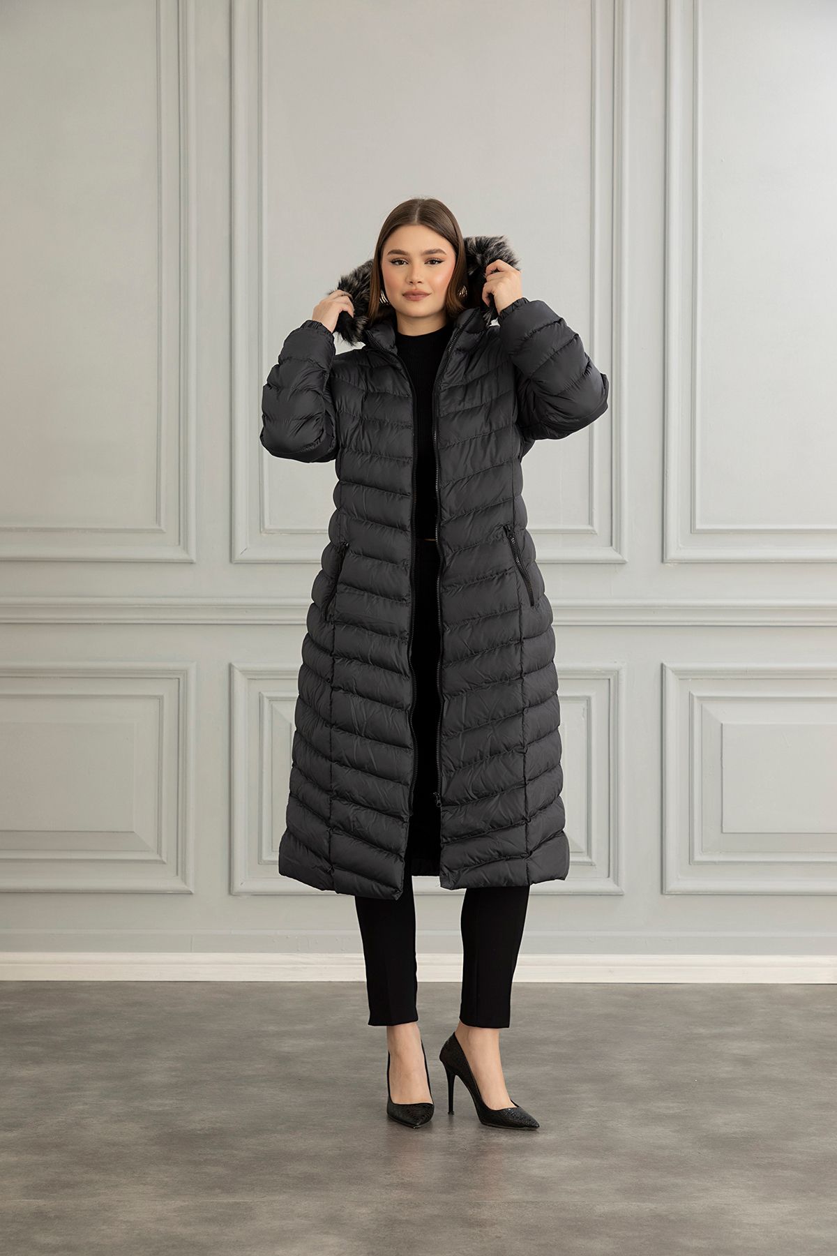 Kadın Füme Uzun Şişme Mont Kapşonlu Kürklü