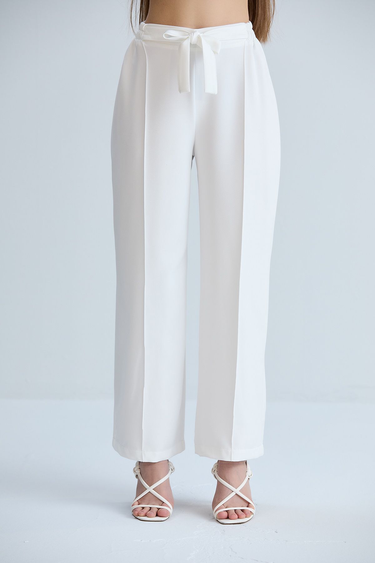 Kadın Beyaz Önü Bağcıklı Beli Lastikli Kumaş Pantolon - beyaz