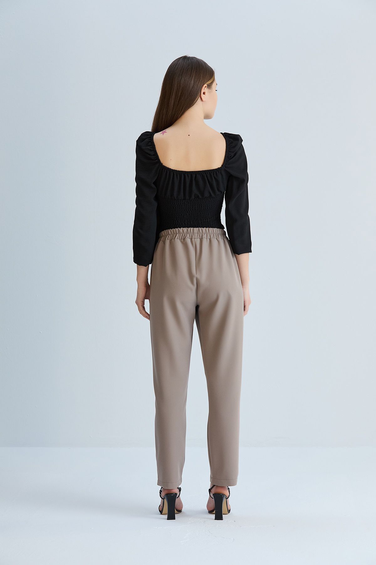 Kadın Krem Cepli Beli Lastikli Kumaş Pantolon - taş