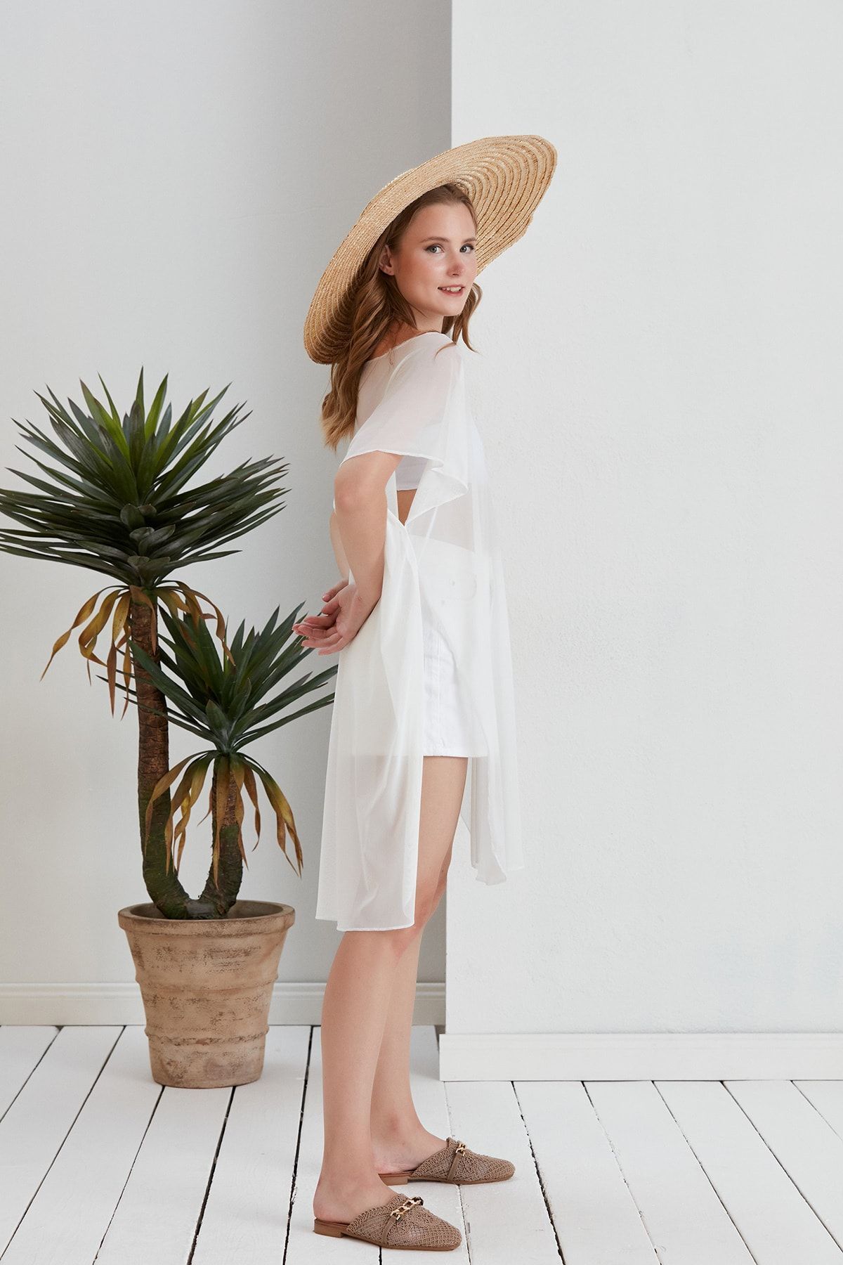 Uzun Beyaz Transparan Tül Deniz Çıkışı Pareo - beyaz