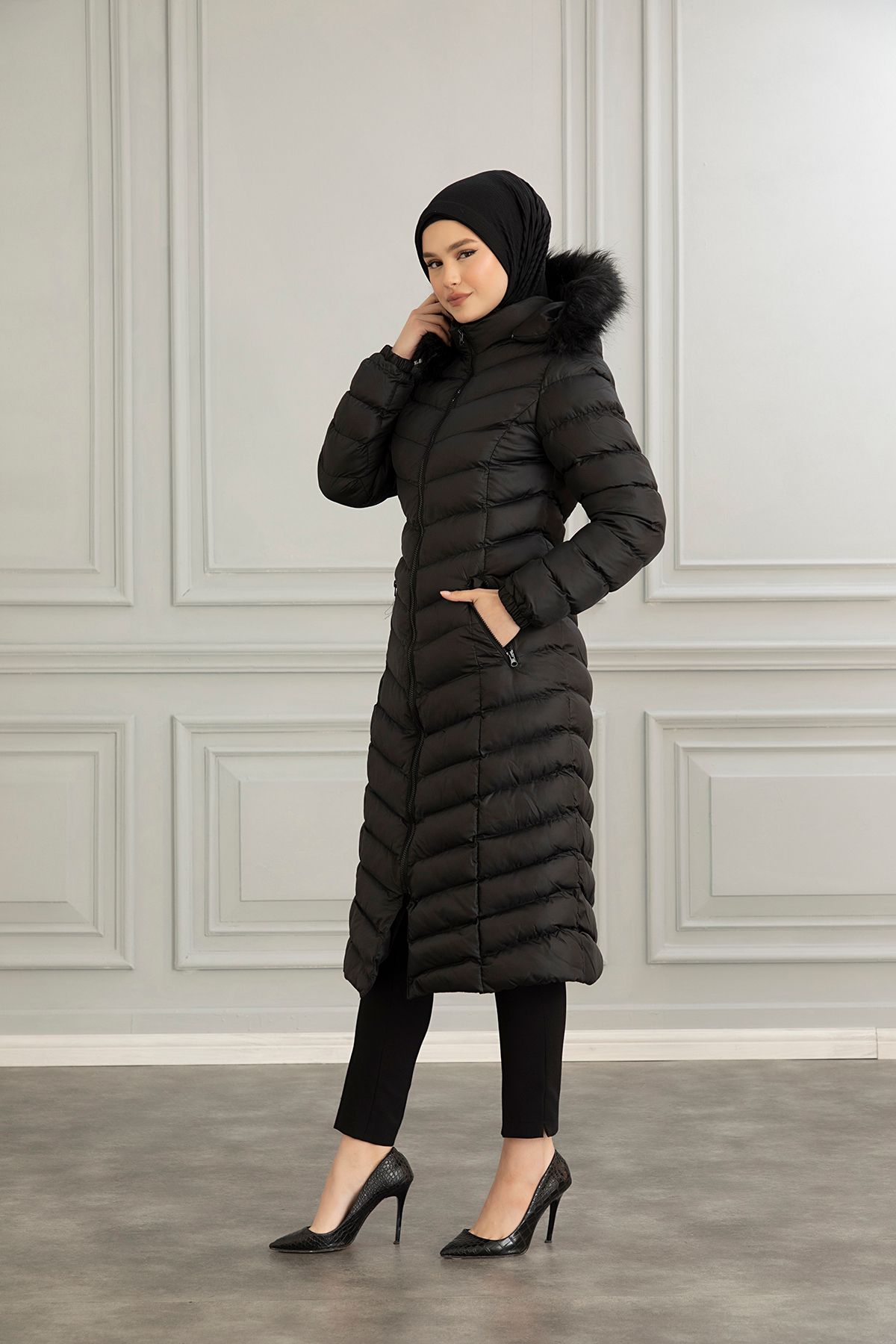 Kadın Bej Uzun Şişme Mont - siyah