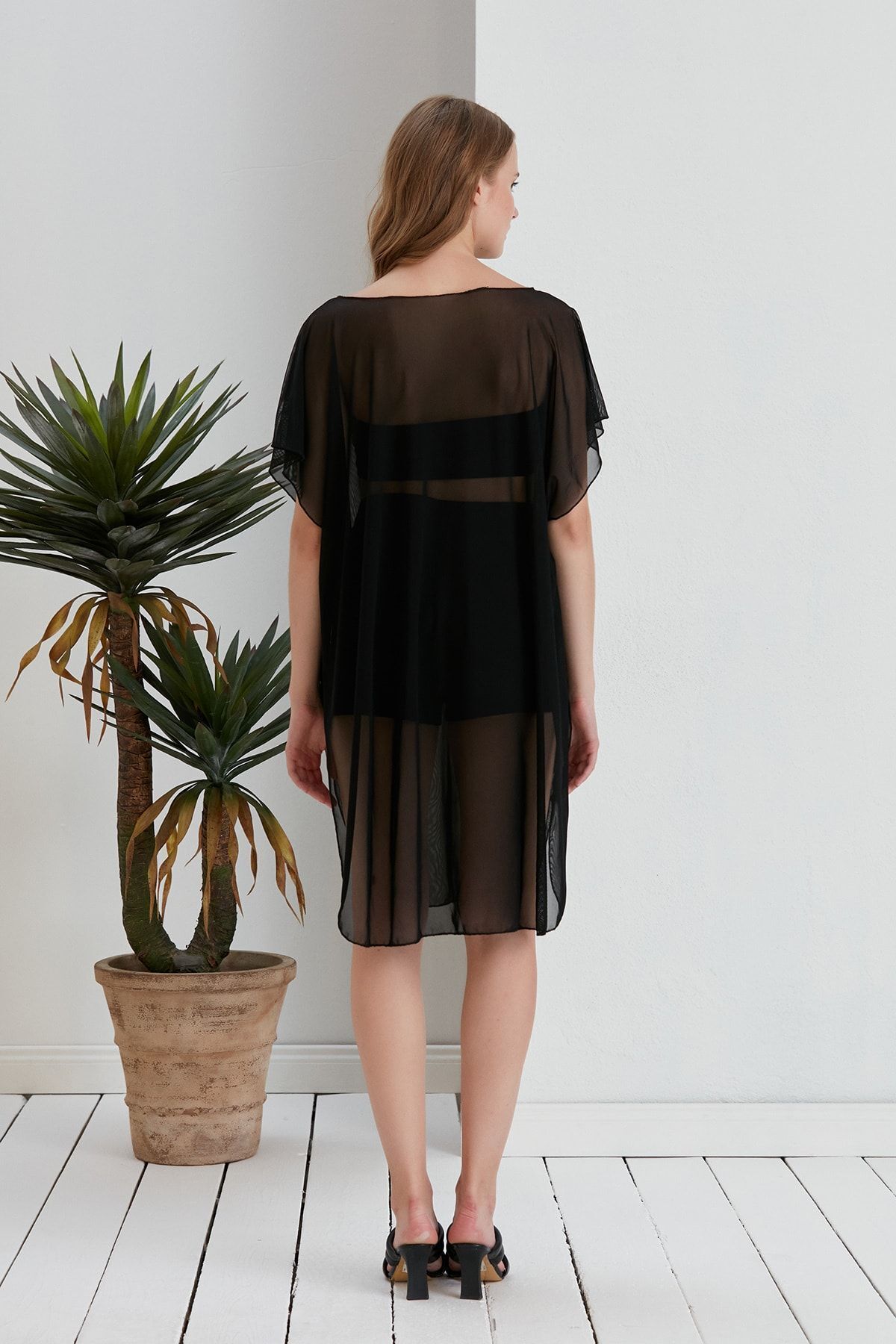 Uzun Beyaz Transparan Tül Deniz Çıkışı Pareo - siyah