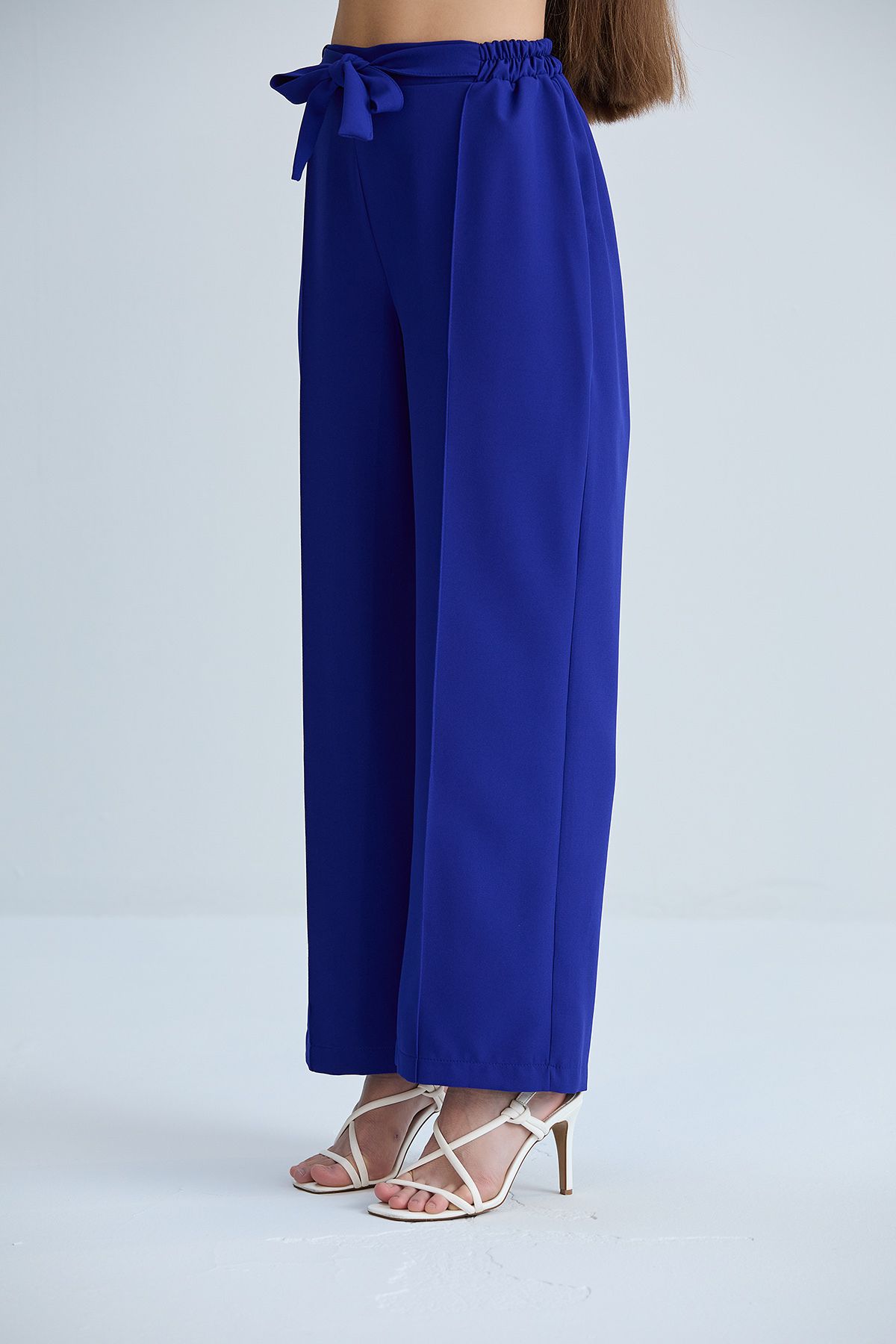 Kadın Beyaz Önü Bağcıklı Beli Lastikli Kumaş Pantolon - saks mavi