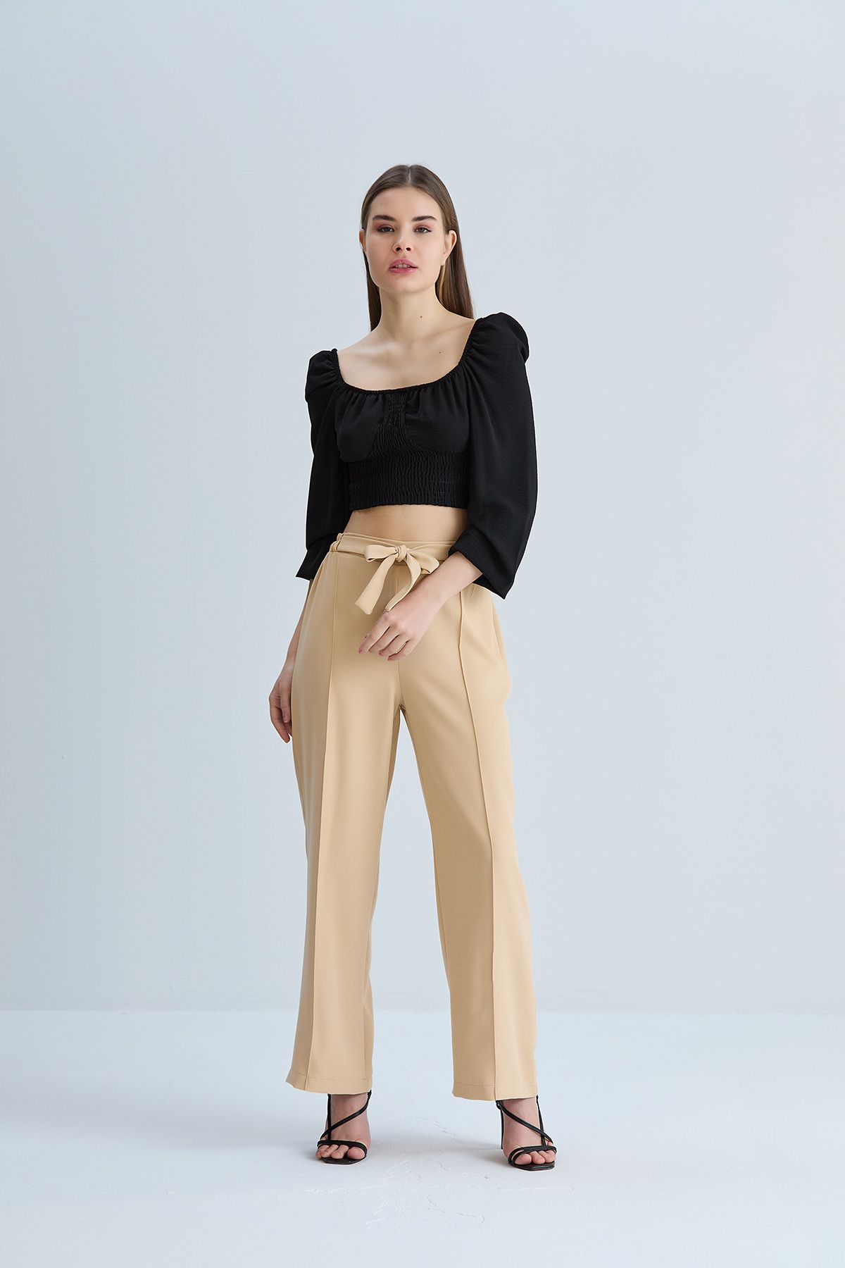 Kadın Beyaz Önü Bağcıklı Beli Lastikli Kumaş Pantolon - krem