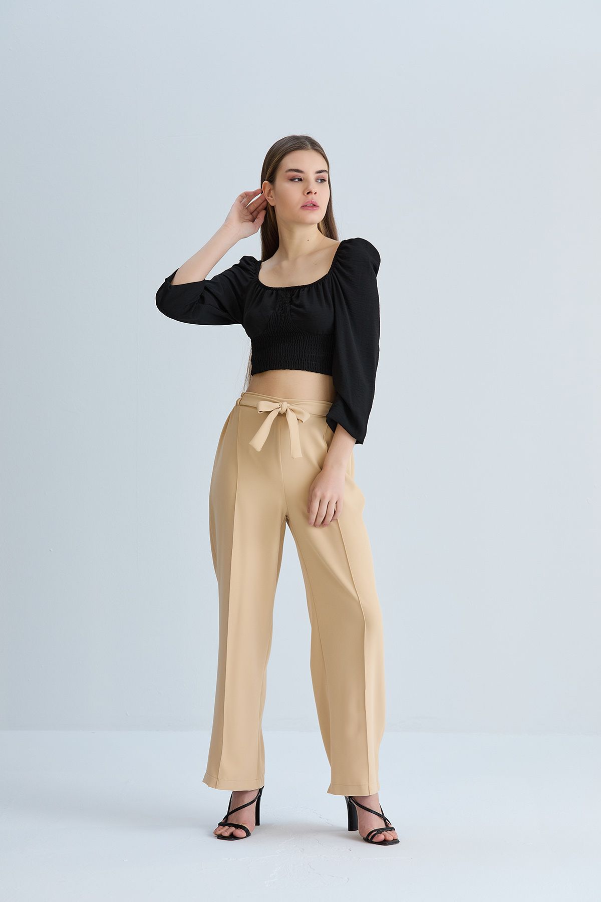 Kadın Beyaz Önü Bağcıklı Beli Lastikli Kumaş Pantolon - krem