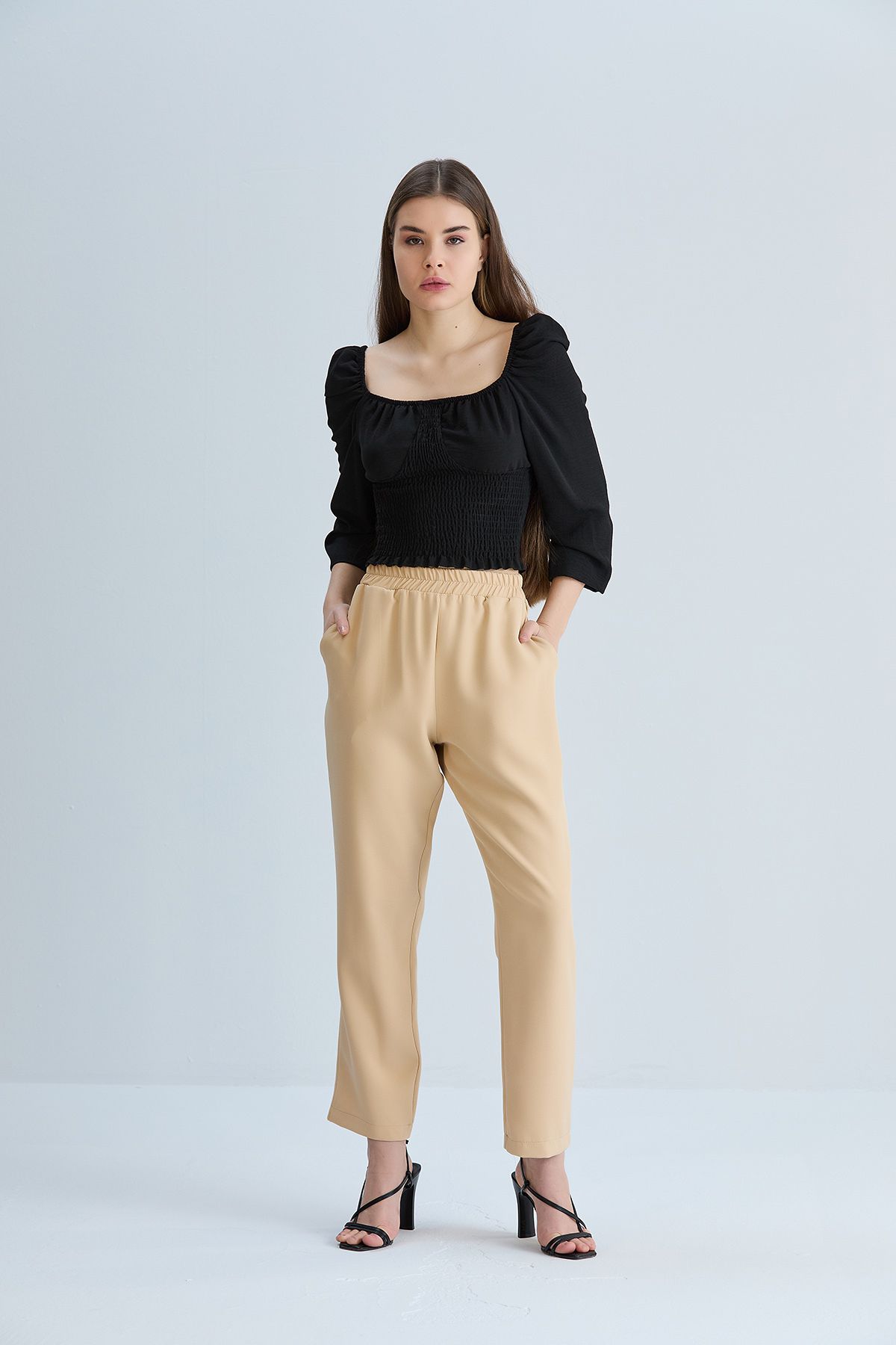 Kadın Krem Cepli Beli Lastikli Kumaş Pantolon - krem