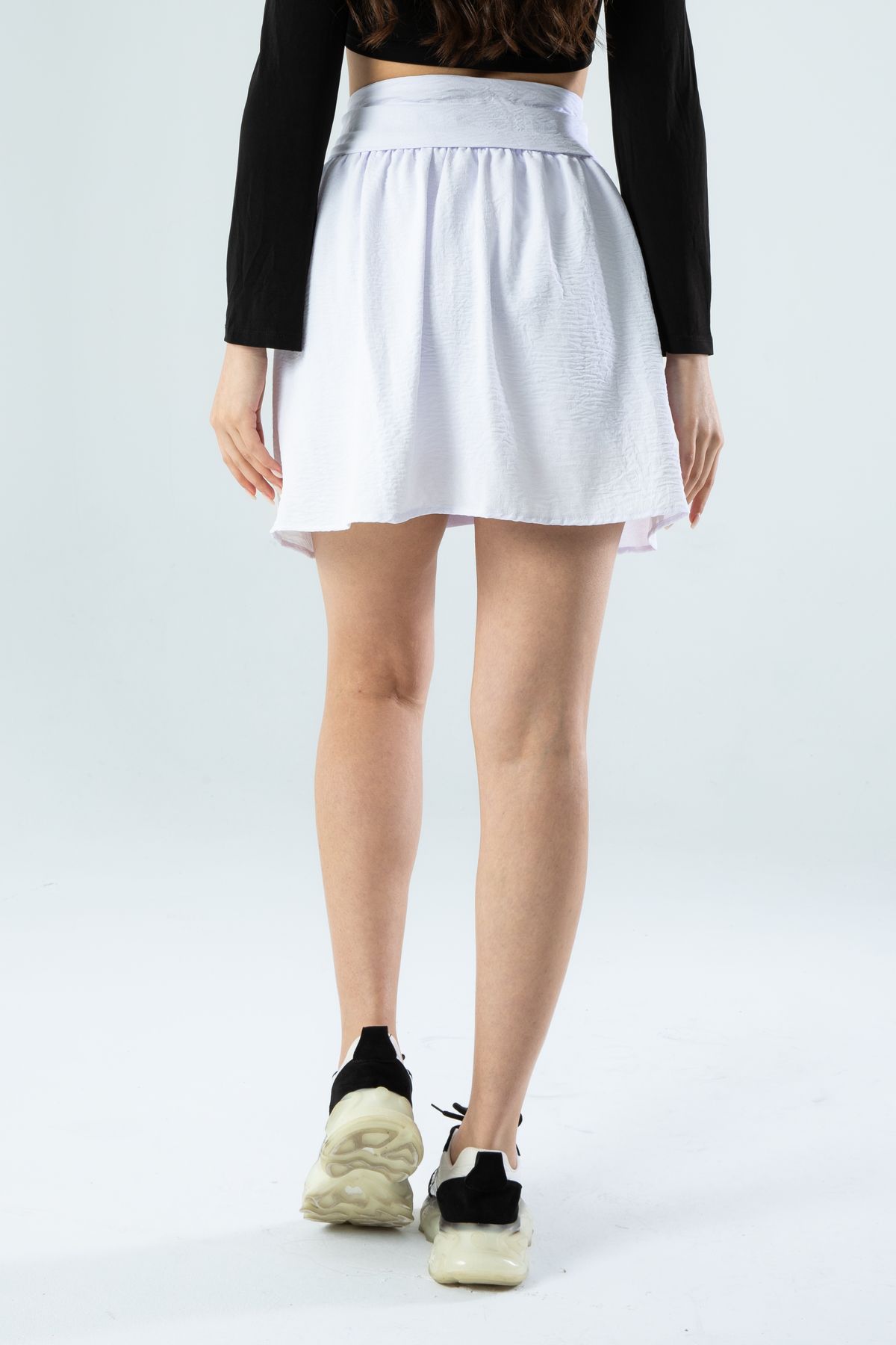 Beyaz Gömlek Bağlam Detaylı Fermuarlı Şort Etek