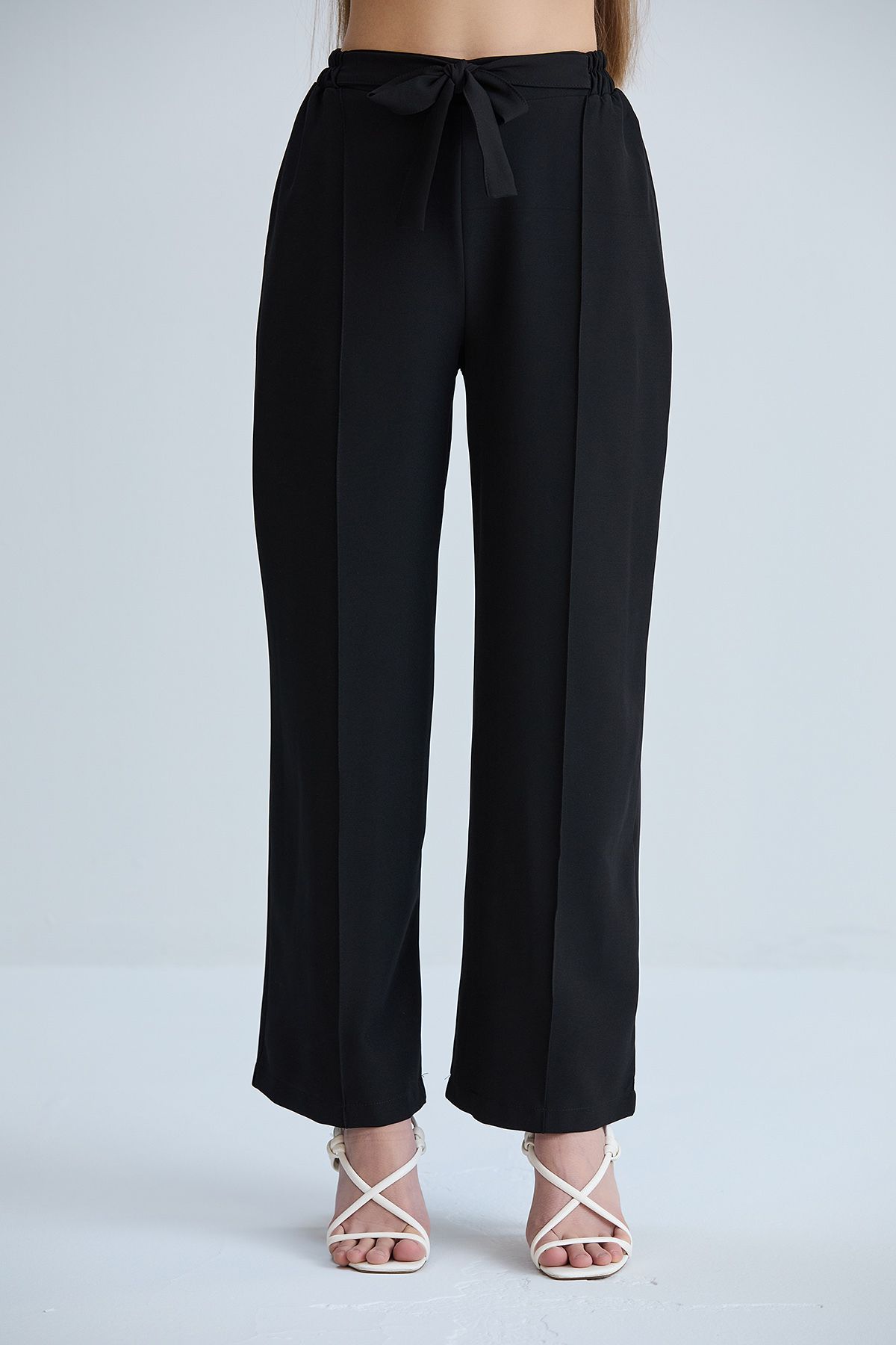 Kadın Beyaz Önü Bağcıklı Beli Lastikli Kumaş Pantolon - siyah