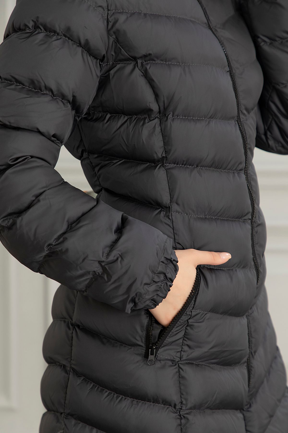 Kadın Füme Uzun Şişme Mont Kapşonlu Kürklü