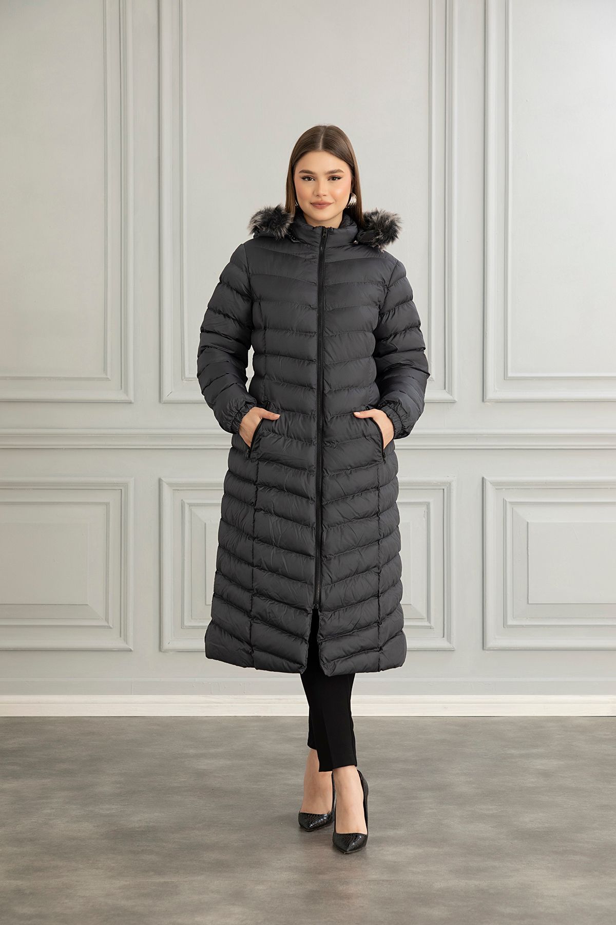 Kadın Füme Uzun Şişme Mont Kapşonlu Kürklü - füme