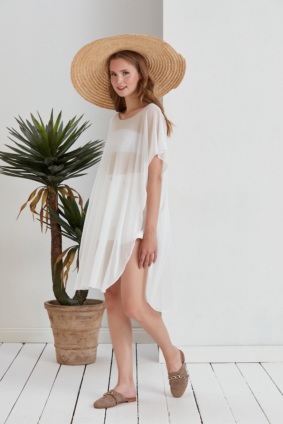 Uzun Beyaz Transparan Tül Deniz Çıkışı Pareo - beyaz