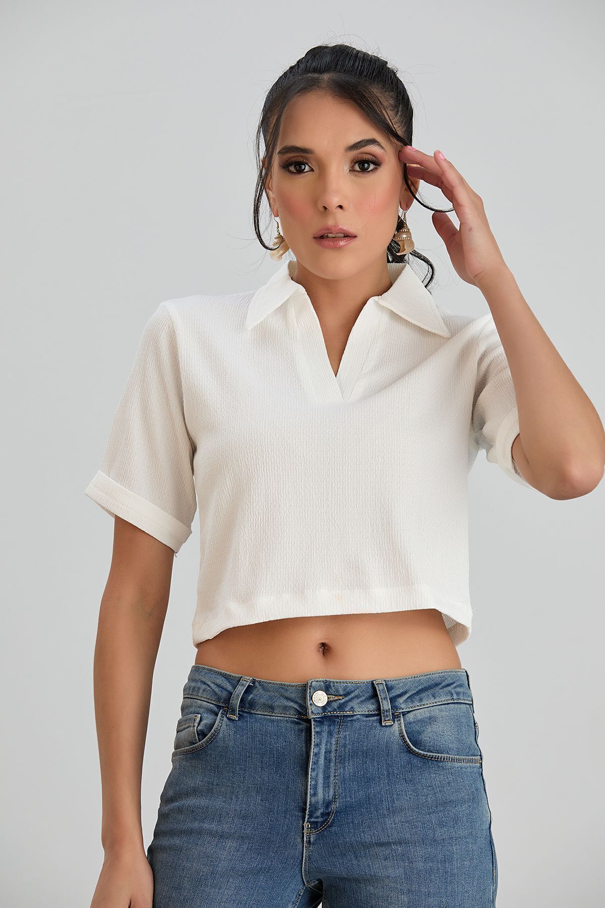 Kadın Beyaz Polo Yaka Bürümcük Kumaş Kısa Kollu Tişört - beyaz