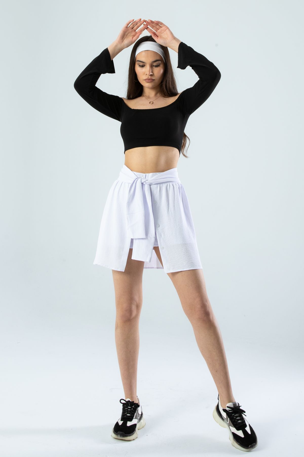 Beyaz Gömlek Bağlam Detaylı Fermuarlı Şort Etek