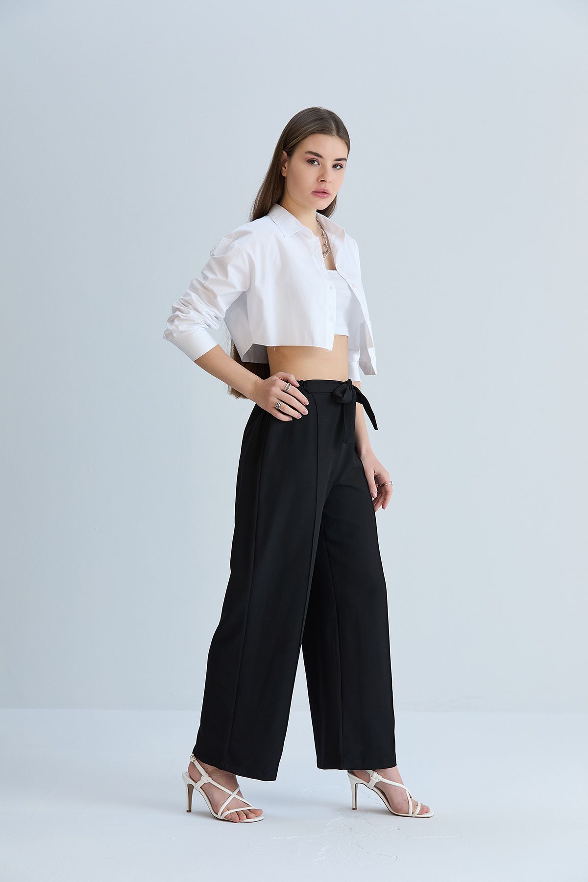 Kadın Beyaz Önü Bağcıklı Beli Lastikli Kumaş Pantolon - siyah