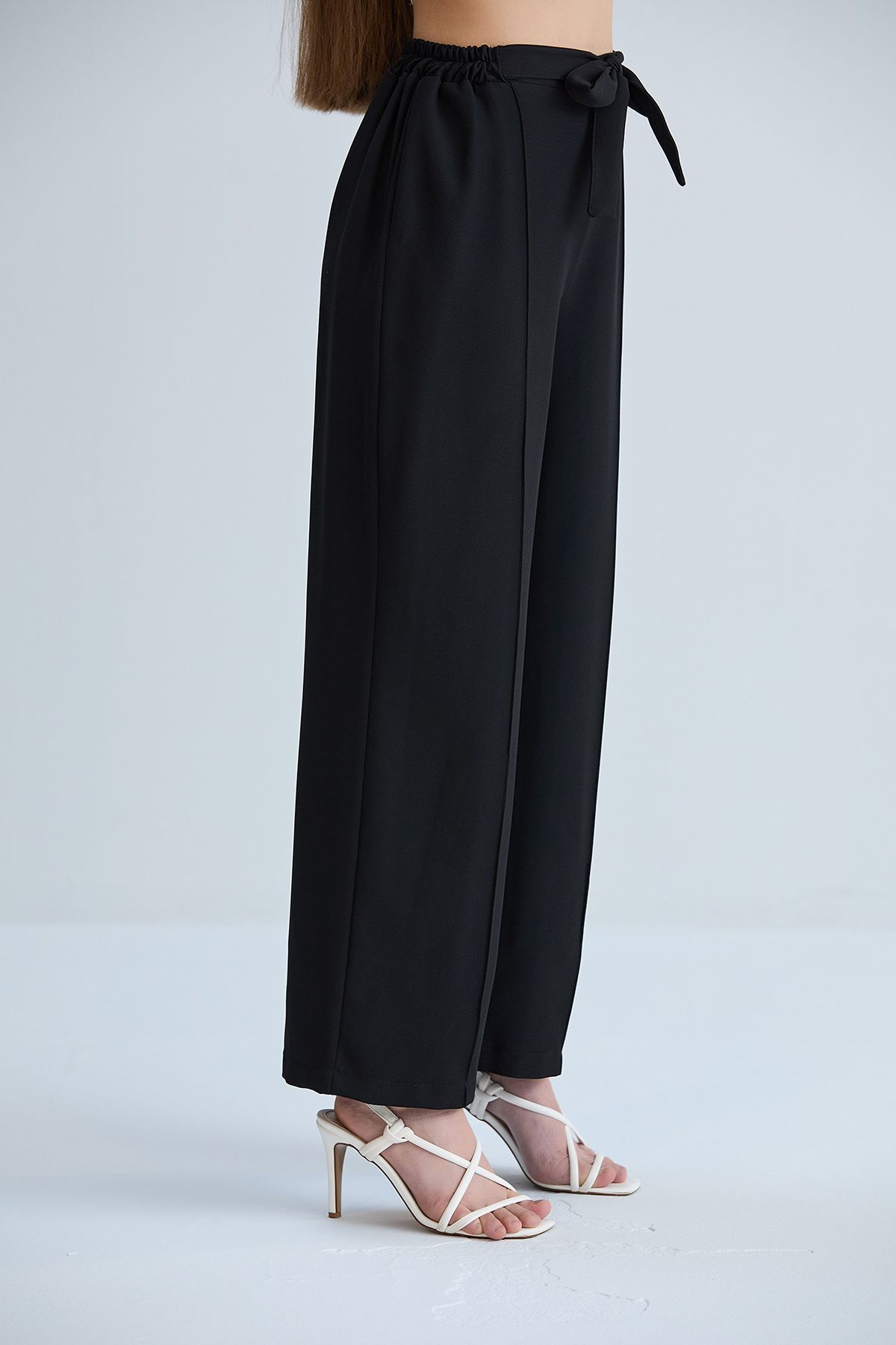Kadın Beyaz Önü Bağcıklı Beli Lastikli Kumaş Pantolon - siyah