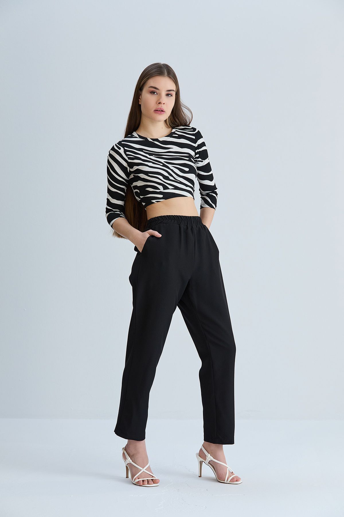 Kadın Beyaz Cepli Beli Lastikli Kumaş Pantolon - siyah