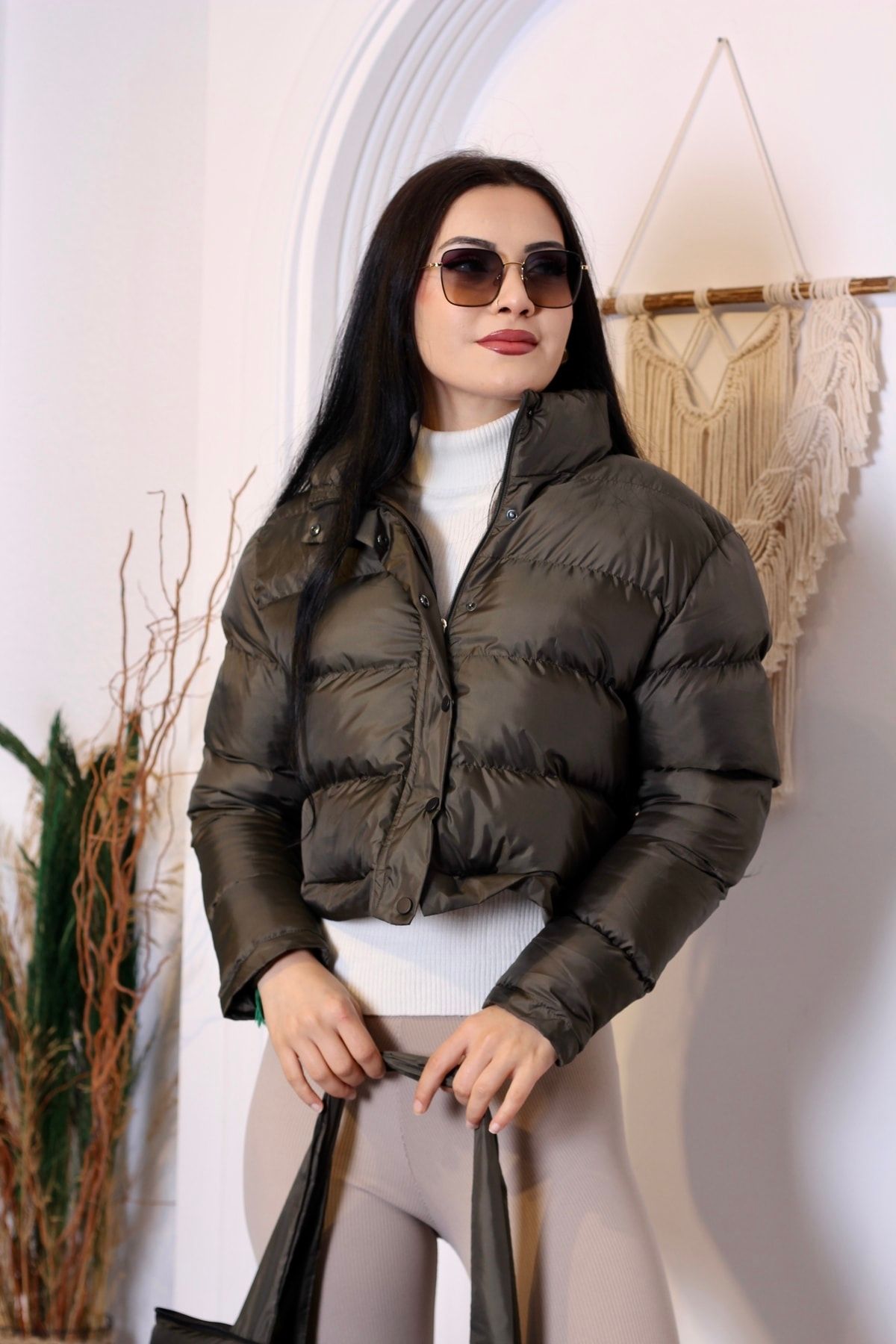 Kadın Haki Crop Çantalı Şişme Mont Çantaya Dönüşen Puffer - haki