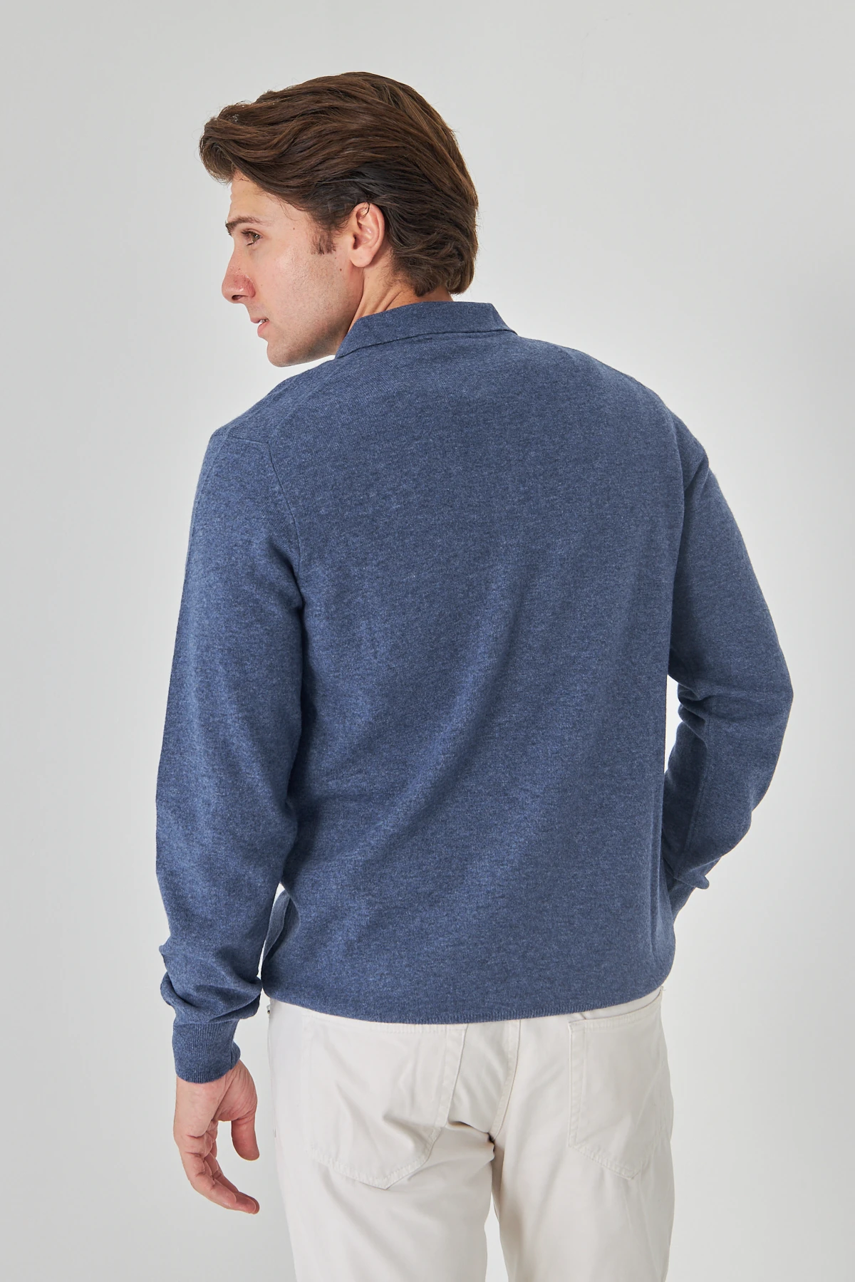 İndigo Yakalı Saf Kuzu Yünü Kazak