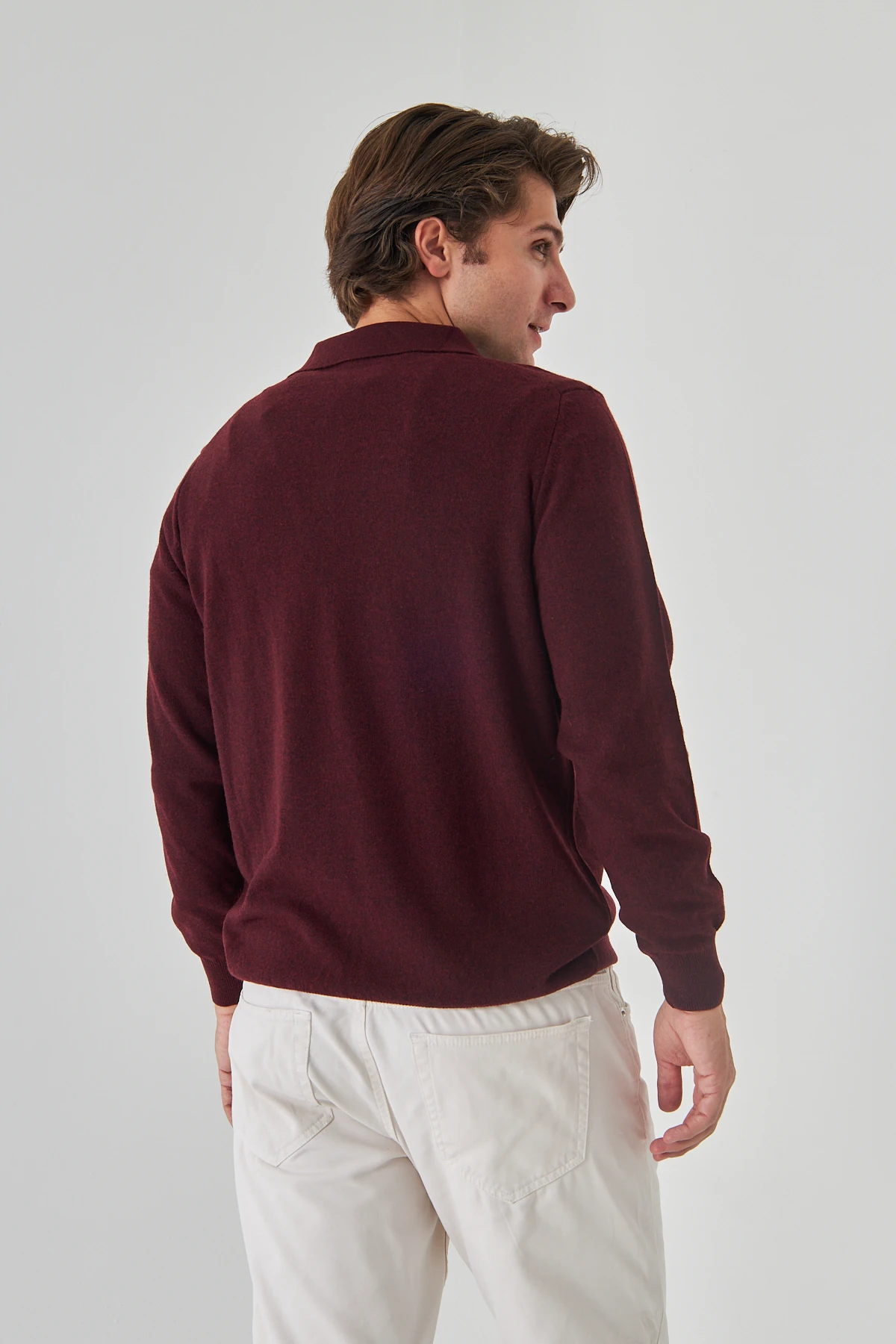 Koyu Bordo Yakalı Saf Kuzu Yünü Kazak