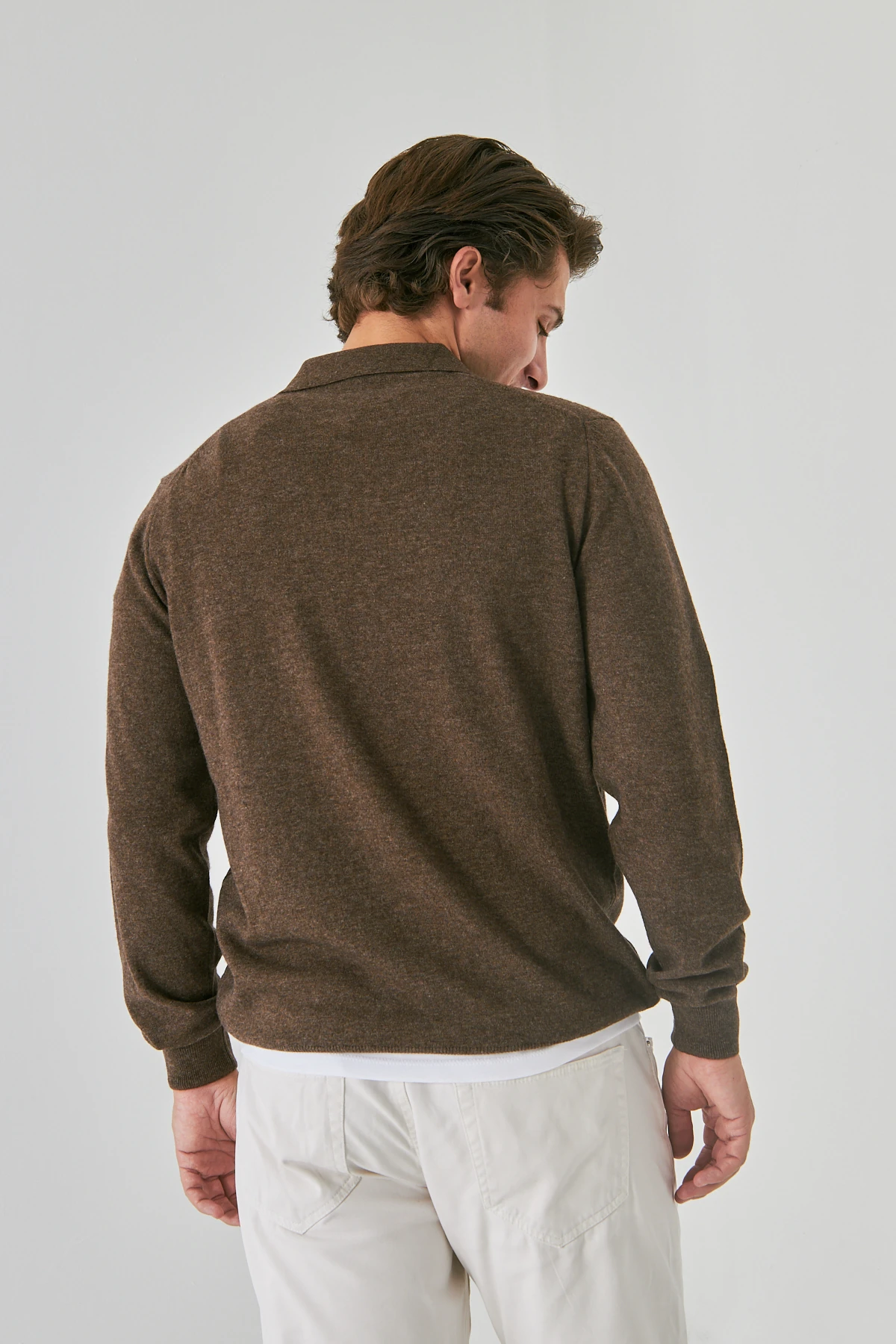 Açık Kahve Yakalı Saf Kuzu Yünü Kazak