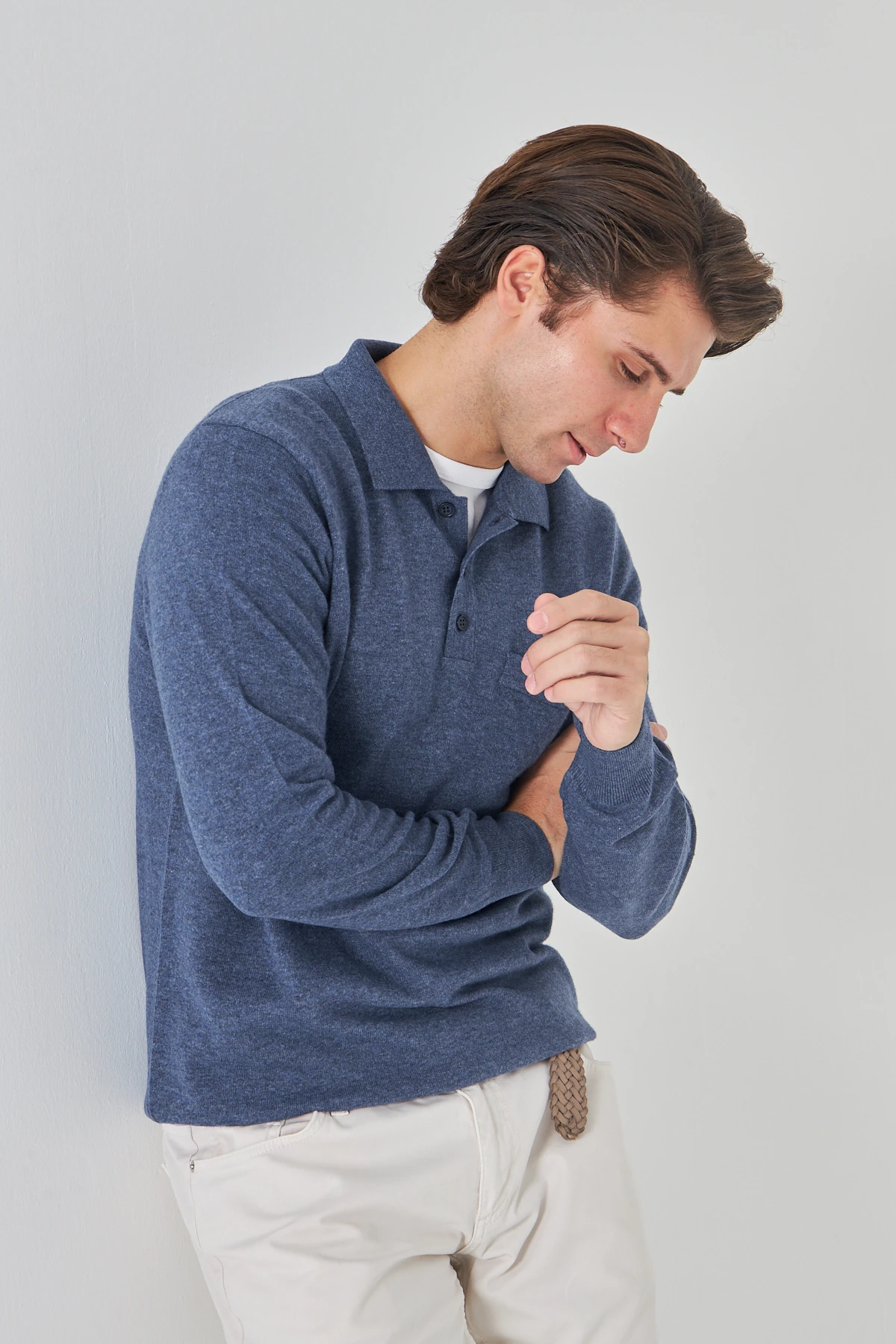 İndigo Yakalı Saf Kuzu Yünü Kazak