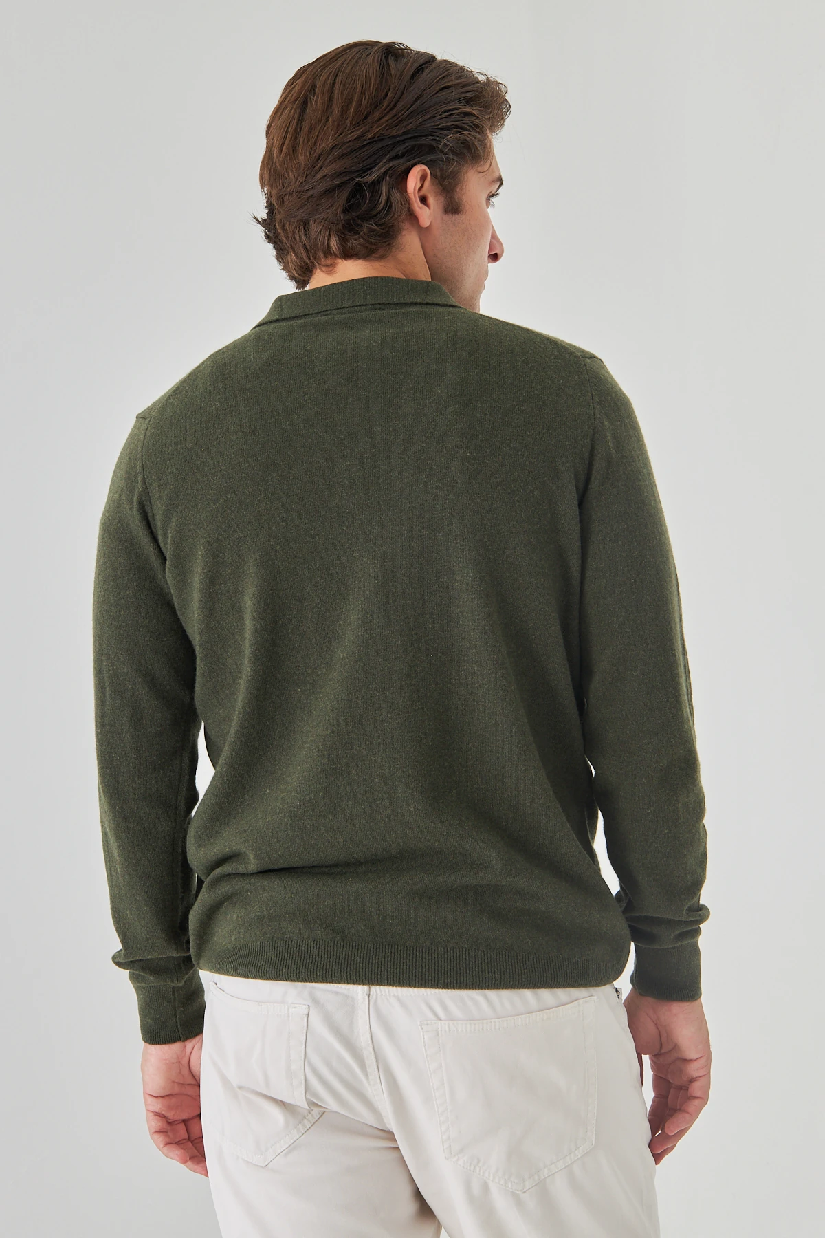 Haki Yakalı Saf Kuzu Yünü Kazak