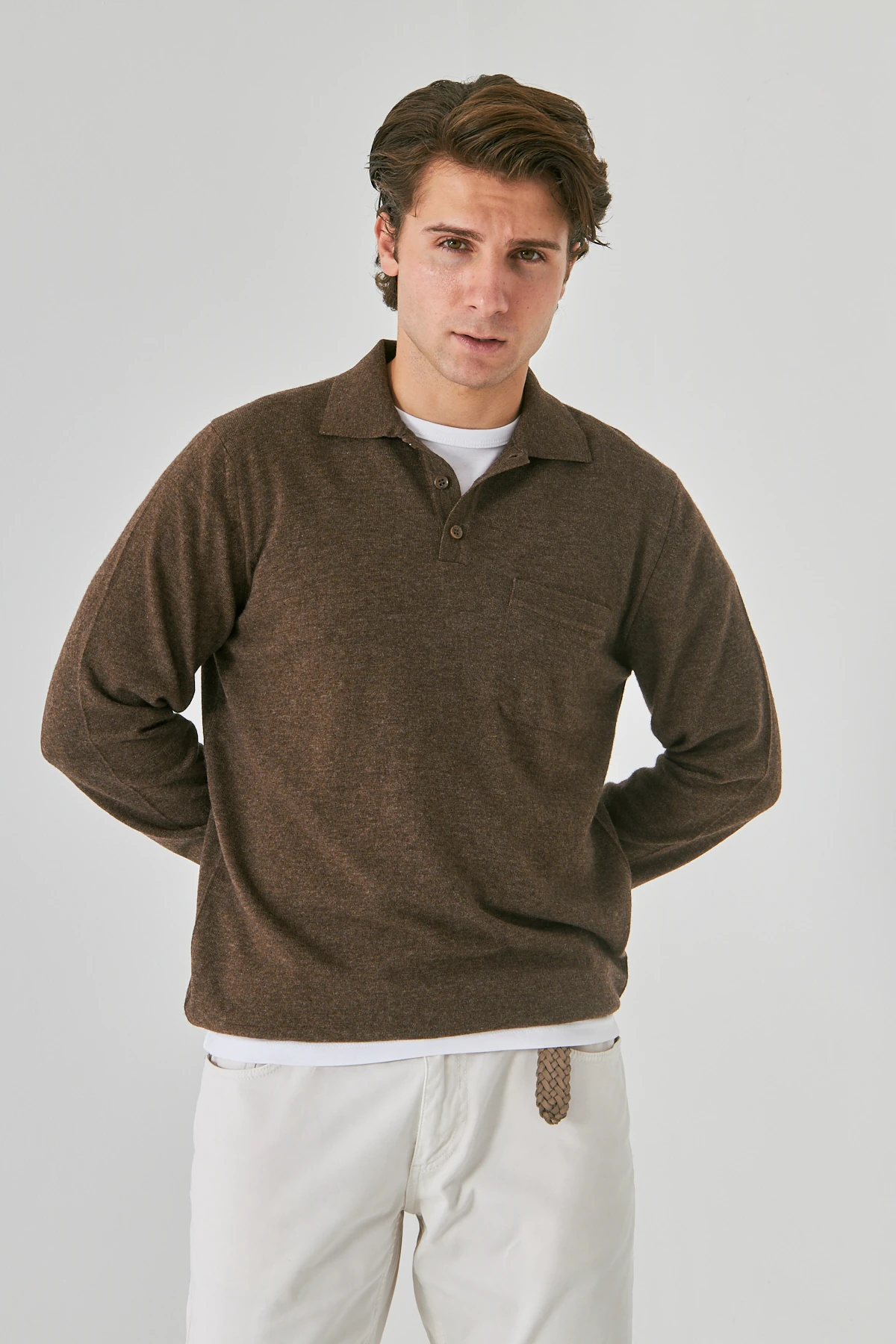 Açık Kahve Yakalı Saf Kuzu Yünü Kazak