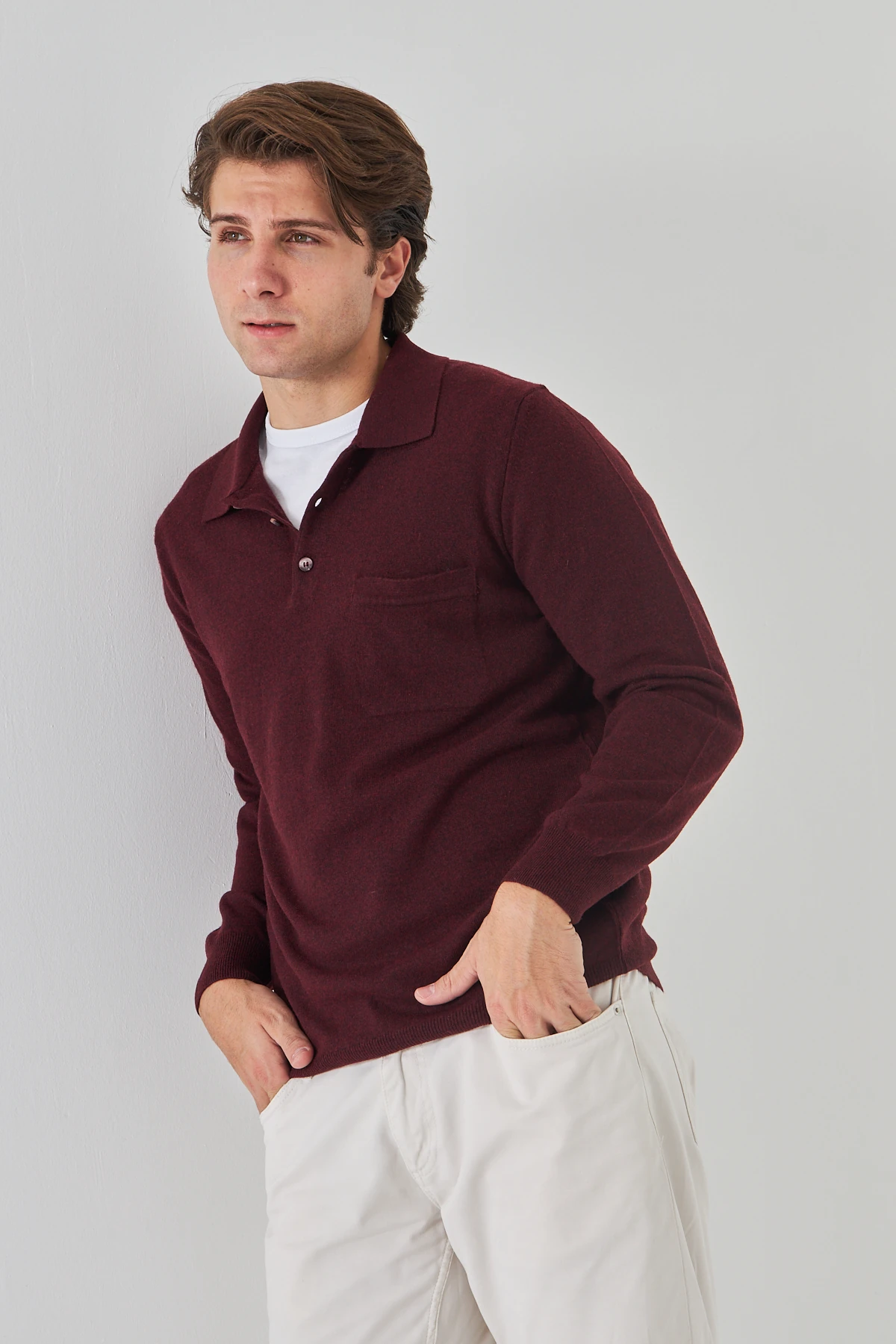 Koyu Bordo Yakalı Saf Kuzu Yünü Kazak