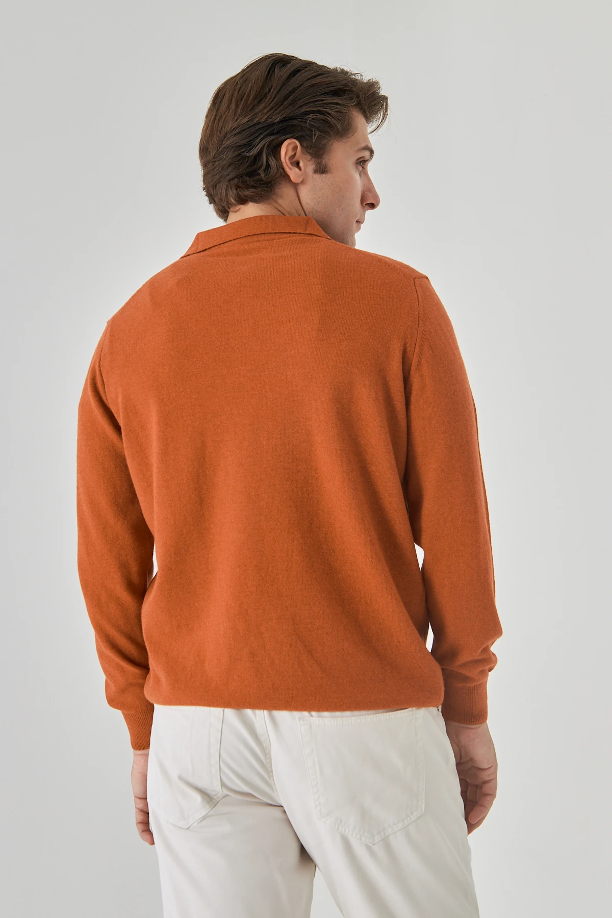 Oranj Yakalı Saf Kuzu Yünü Kazak