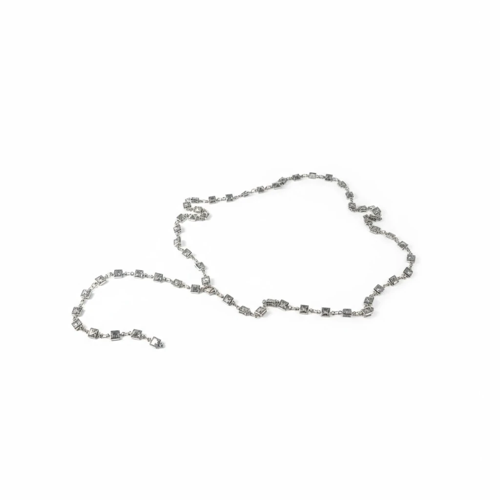 Gümüş Ton İnce Kare Taş Detaylı Kolye