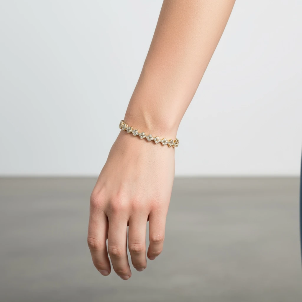 Çiçek Motifli Taş Detaylı Altın Renk Bileklik