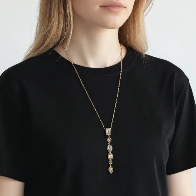 Çok Taş Detaylı Uzun Zincirli Altın Renk Kolye