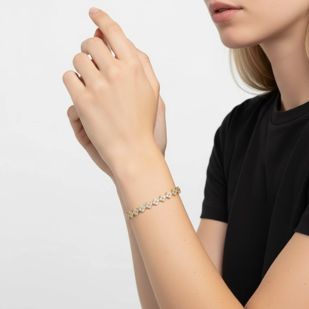 Çiçek Motifli Taş Detaylı Altın Renk Bileklik