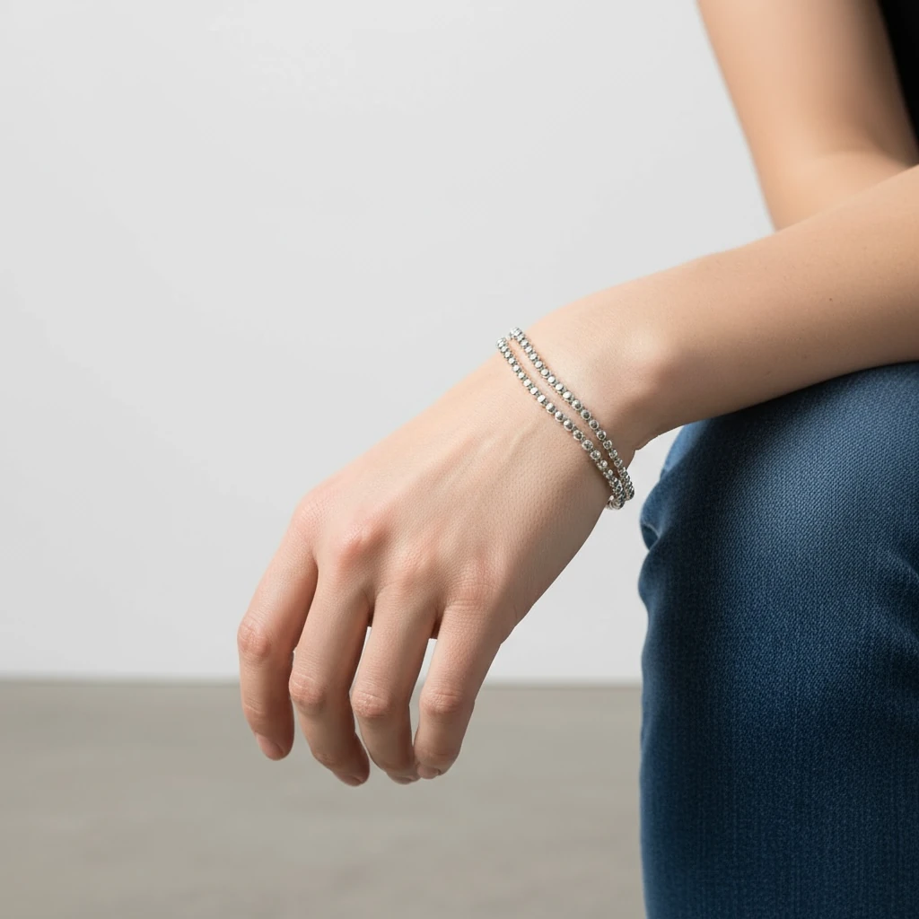 Gümüş Tonlu Zarif Taş Sıralı Bileklik