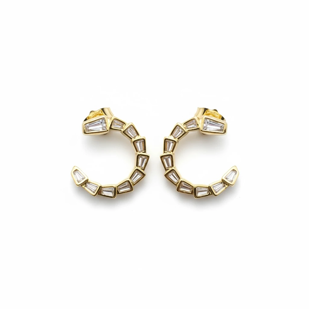 Taş Detaylı Yarım Halka Küpe