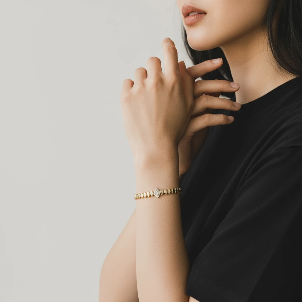 Oval Halkalı Taş Detaylı Altın Kaplama Bileklik