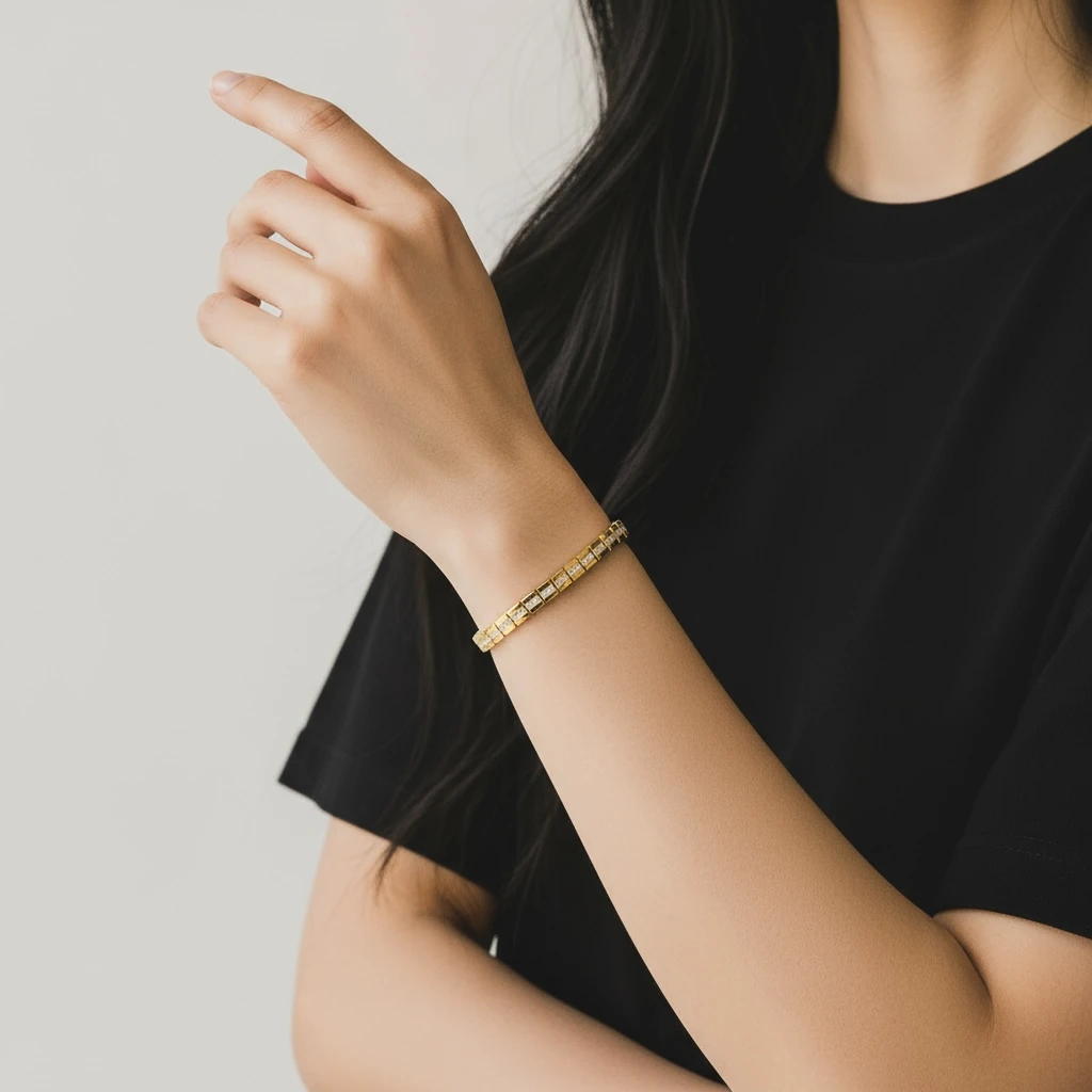 Kare Taş Detaylı Altın Kaplama Bileklik