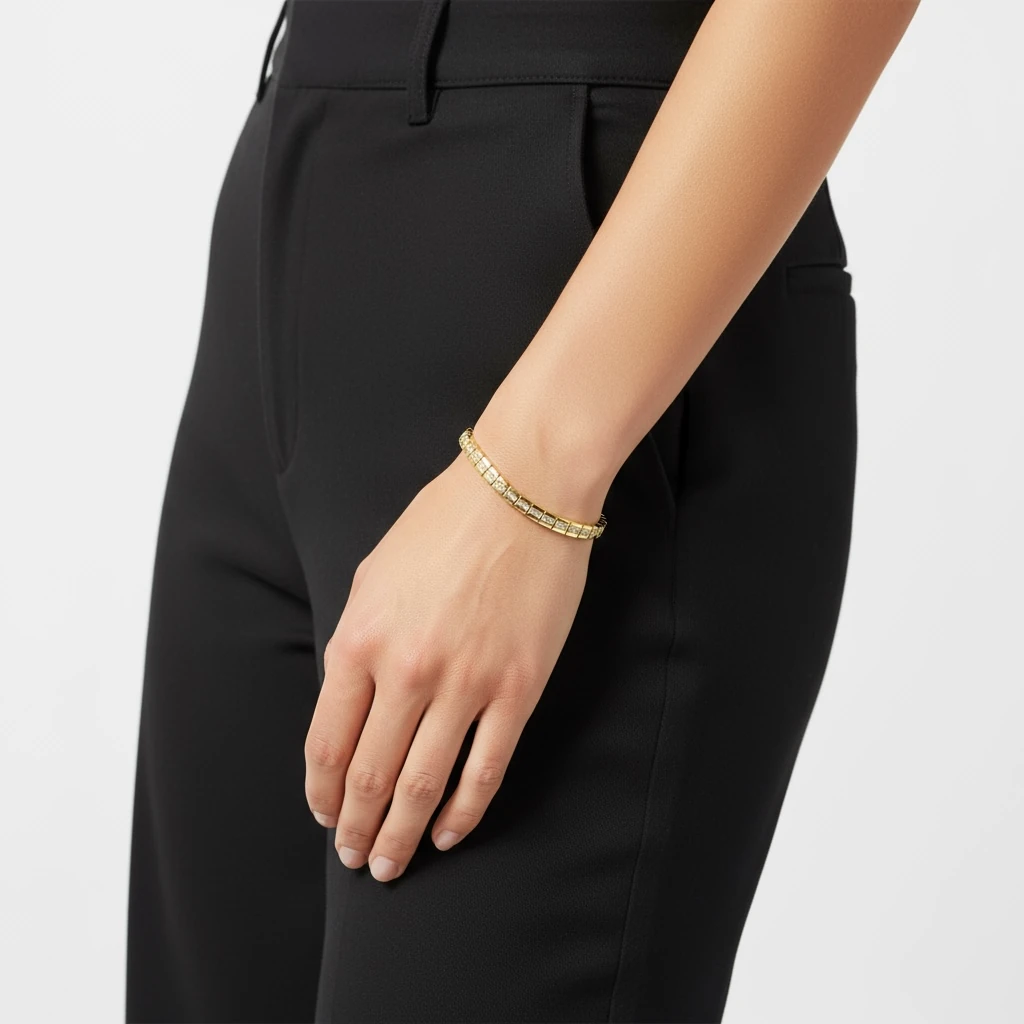 Kare Taş Detaylı Altın Kaplama Bileklik