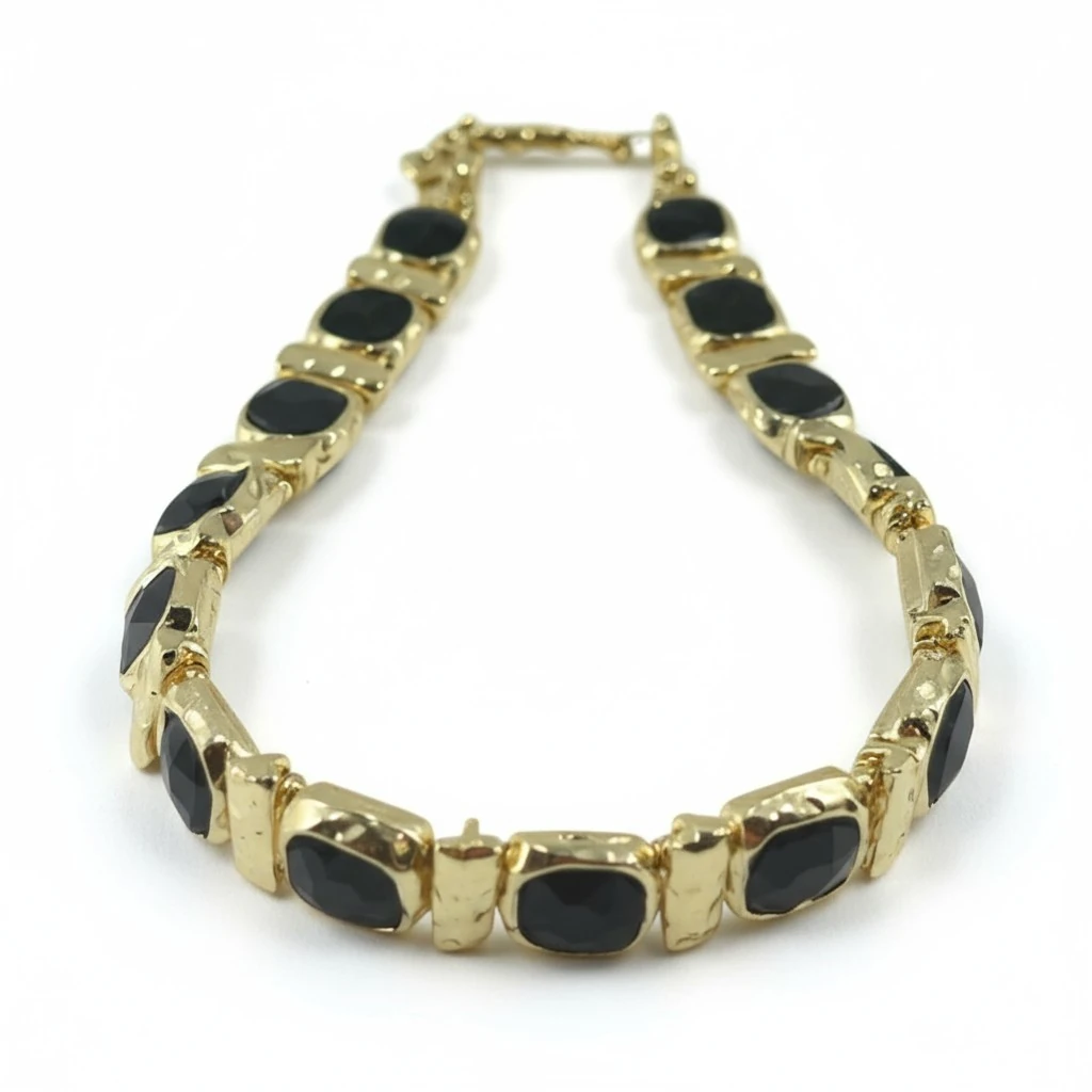 Siyah Taş Detaylı Altın Kaplama Kolye