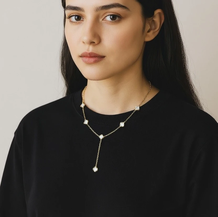 Dört Yaprak Detaylı Altın Zincirli Y Kolye