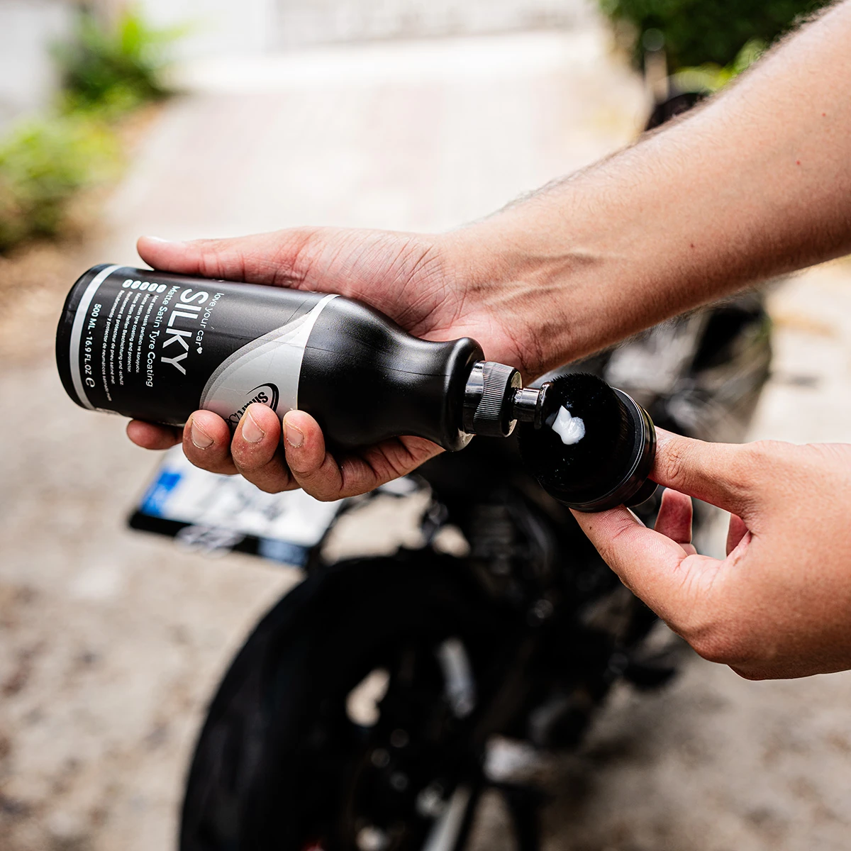 SILKY BRUSH Yuvarlak Lastik Parlatıcı Uygulama Aplikatör Fırçası