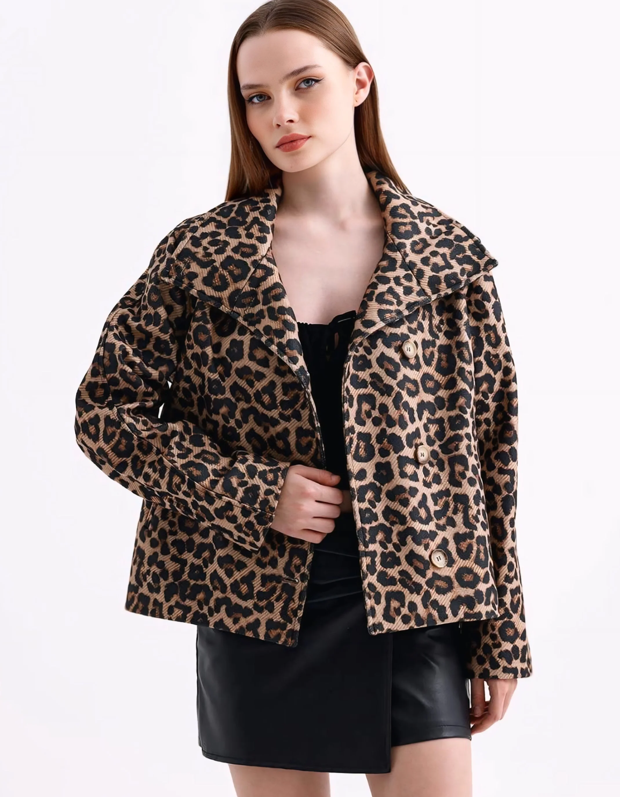 Leopar desenli kruvaze kaşe kısa kaban