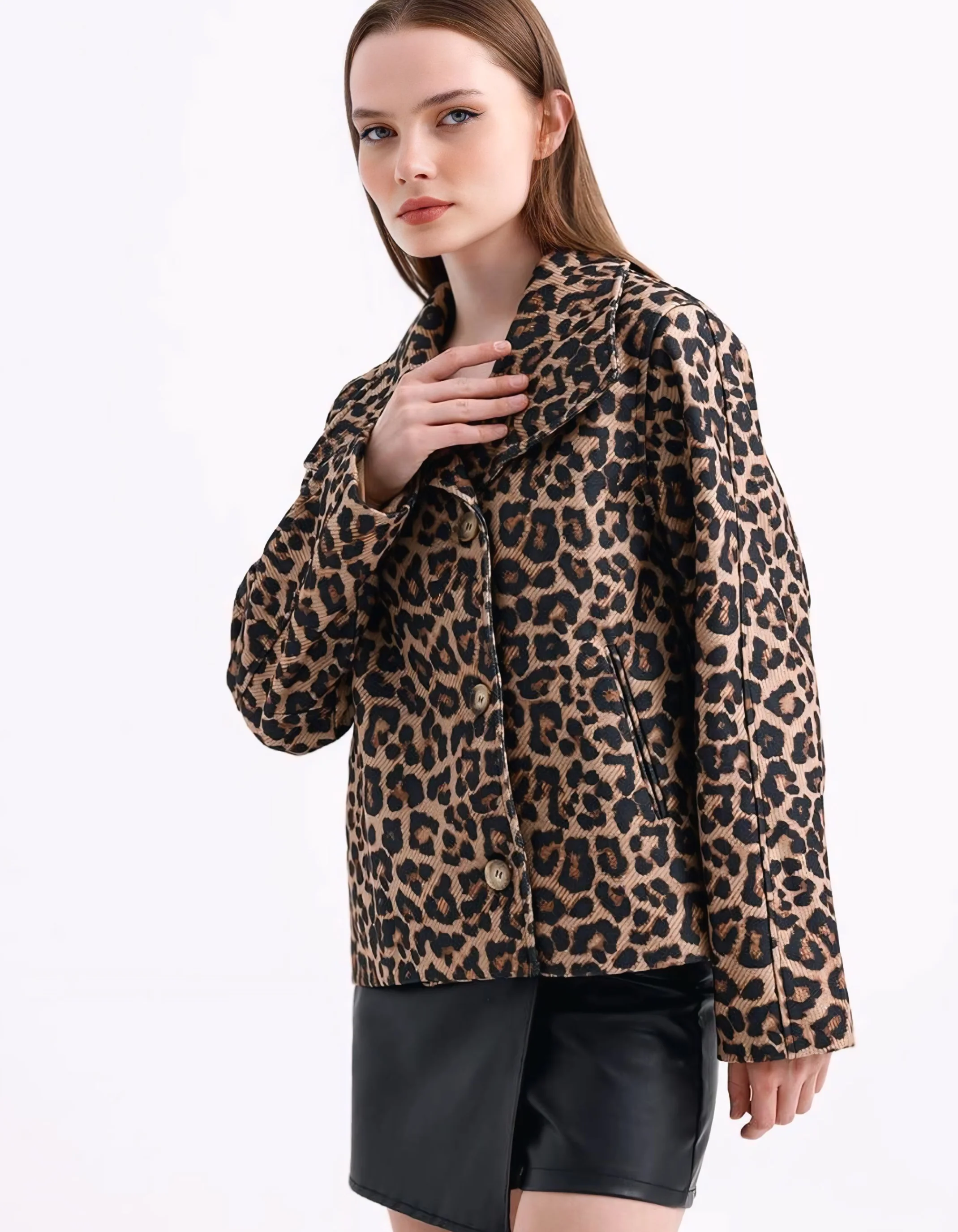 Leopar desenli kruvaze kaşe kısa kaban