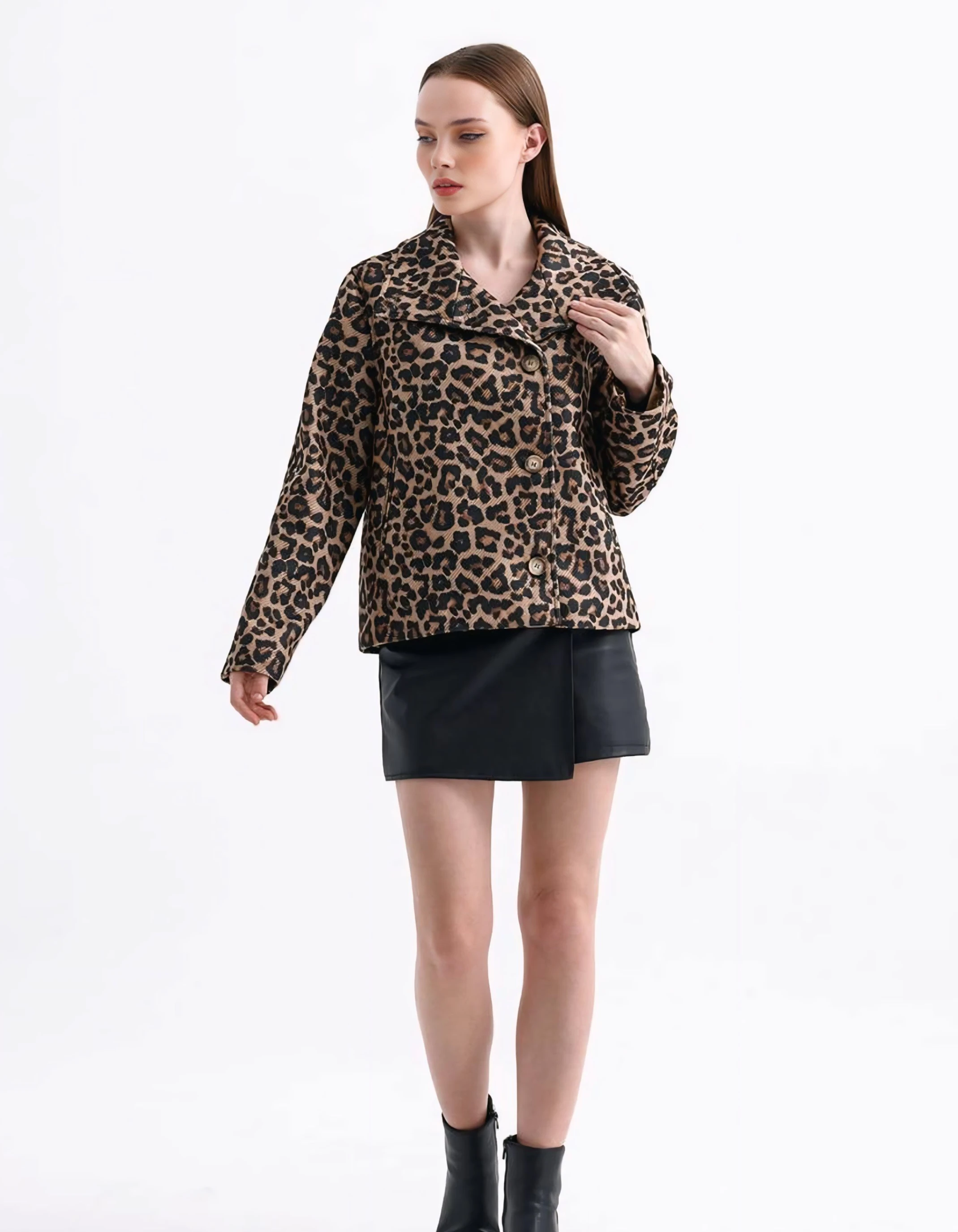 Leopar desenli kruvaze kaşe kısa kaban