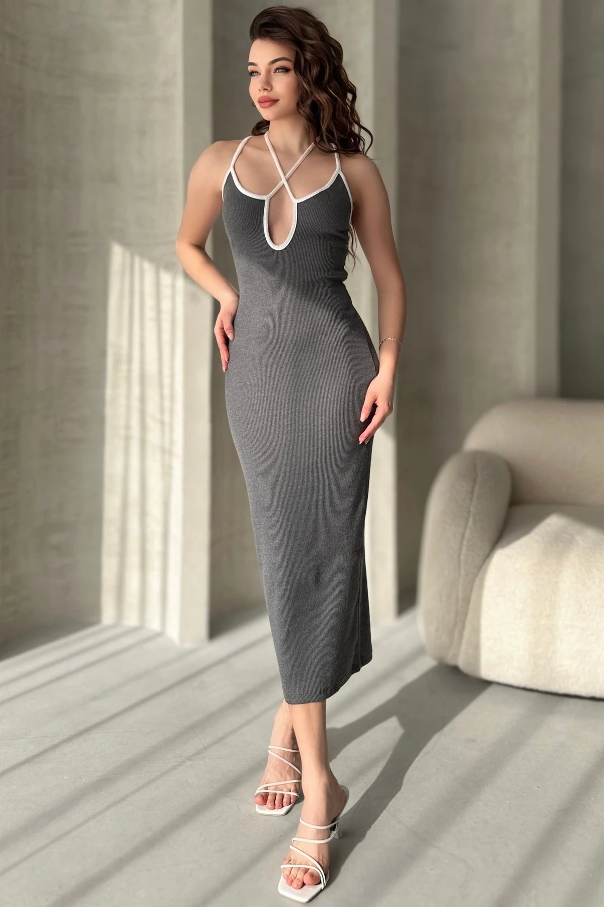 BEYAZ BİYE ASKILI KAŞKORSE ELBİSE