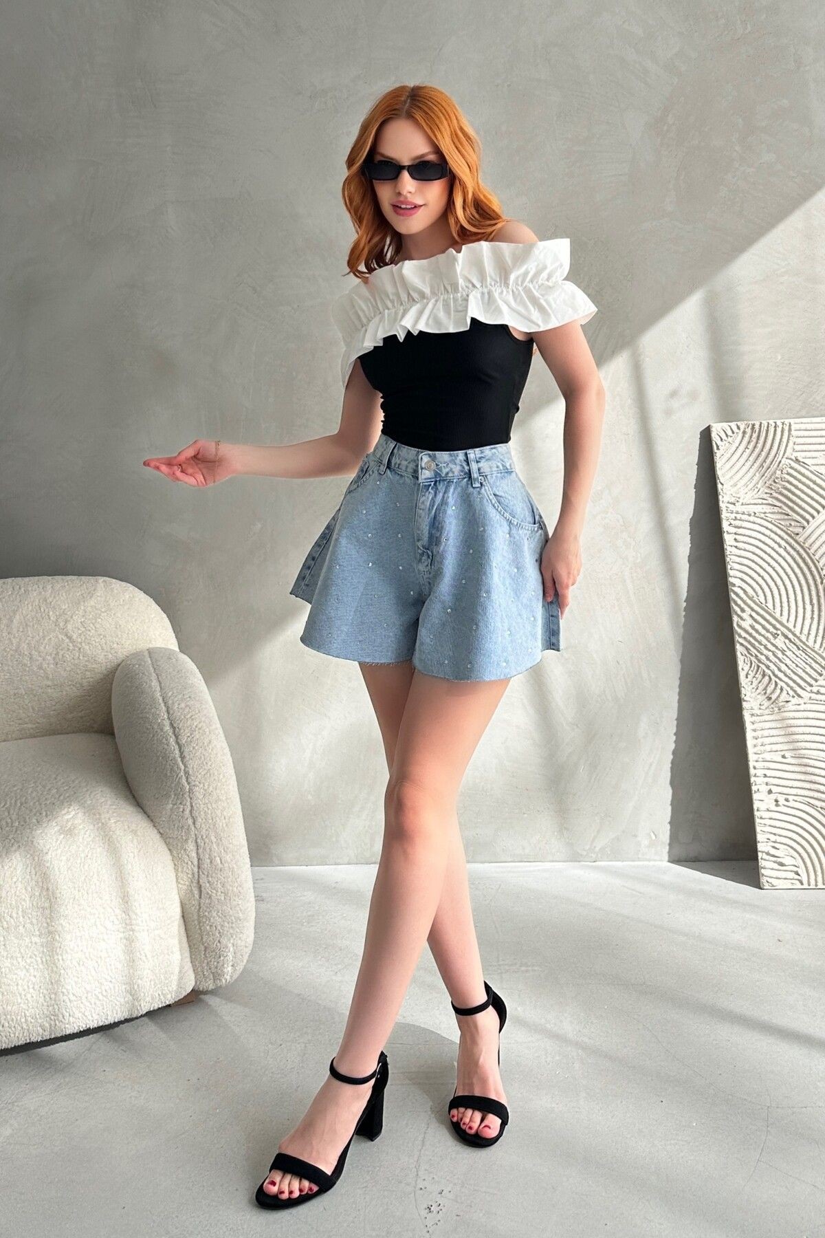 BÜZGÜLÜ MADONNA YAKA BLUZ