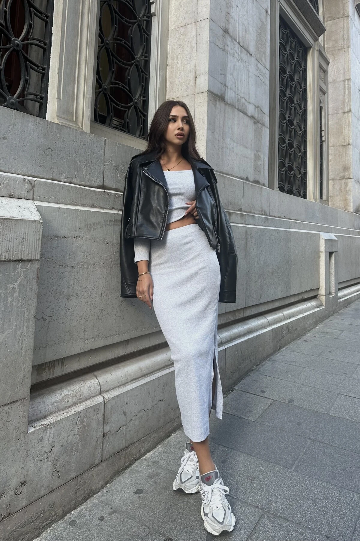 KARE YAKA YIRTMAÇLI ETEKLİ KAŞKORSE TAKIM