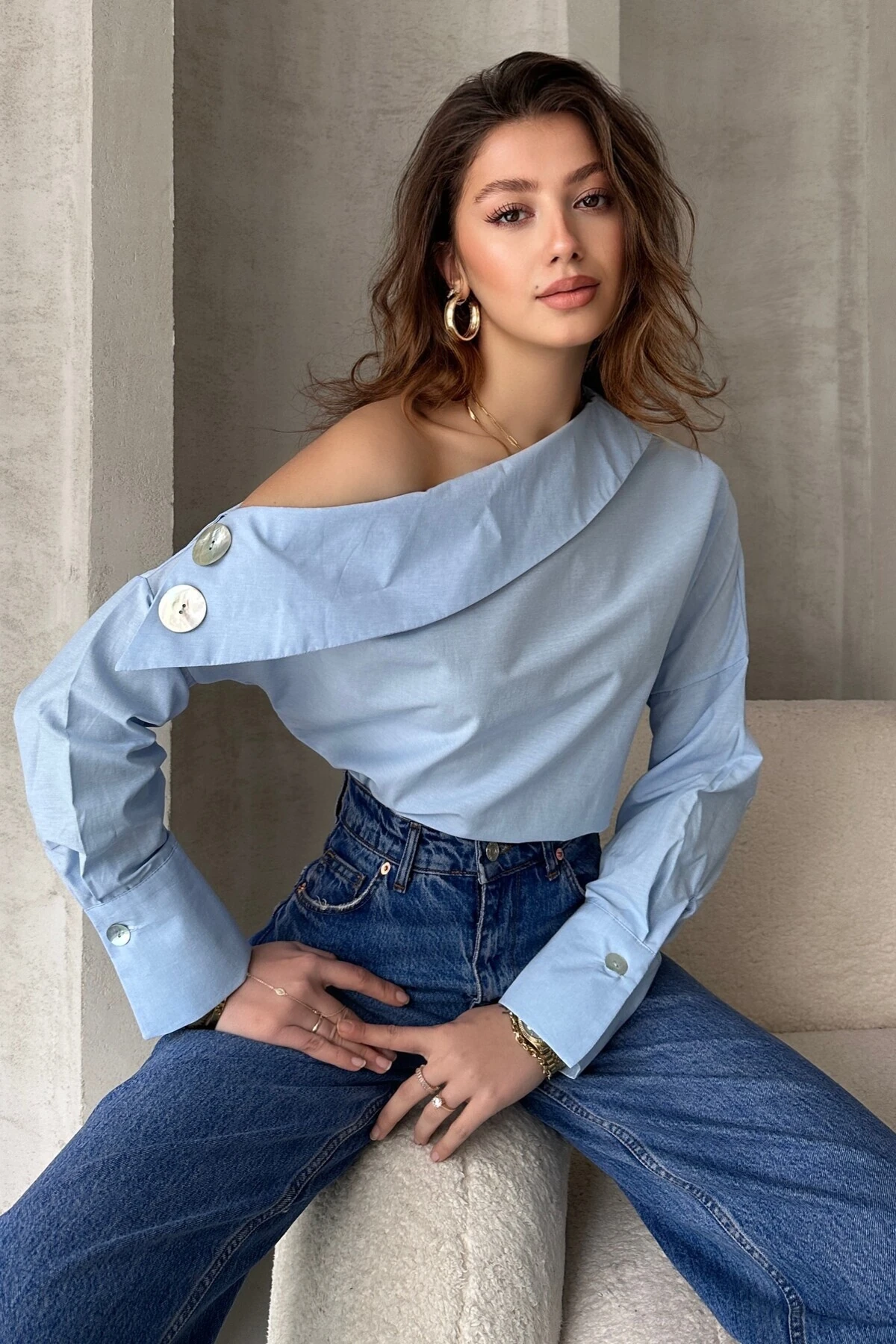 SEDEF DÜĞME DETAYLI ÇAPRAZ YAKALI TASARIM GÖMLEK - mavi̇